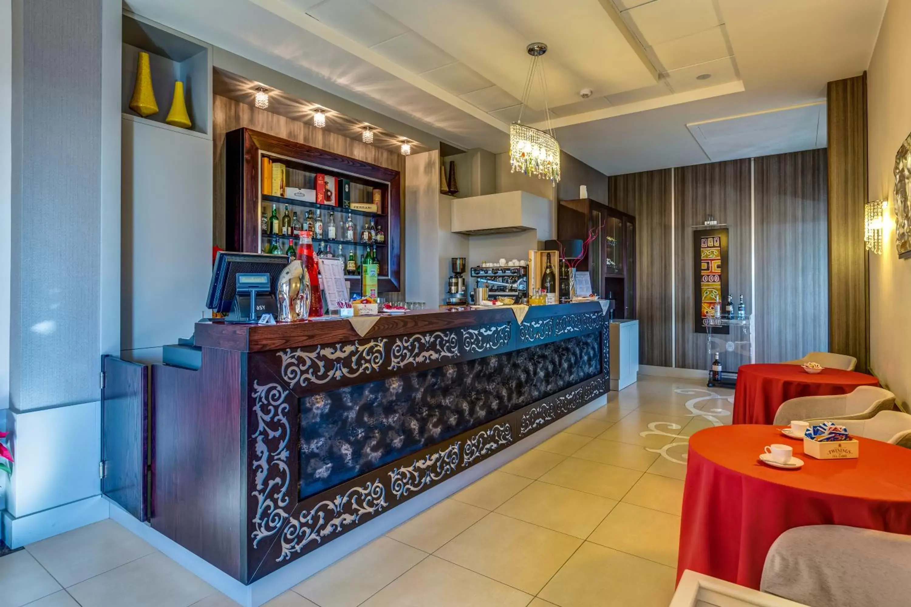 Lounge or bar in Best Western Plus Hotel Perla Del Porto