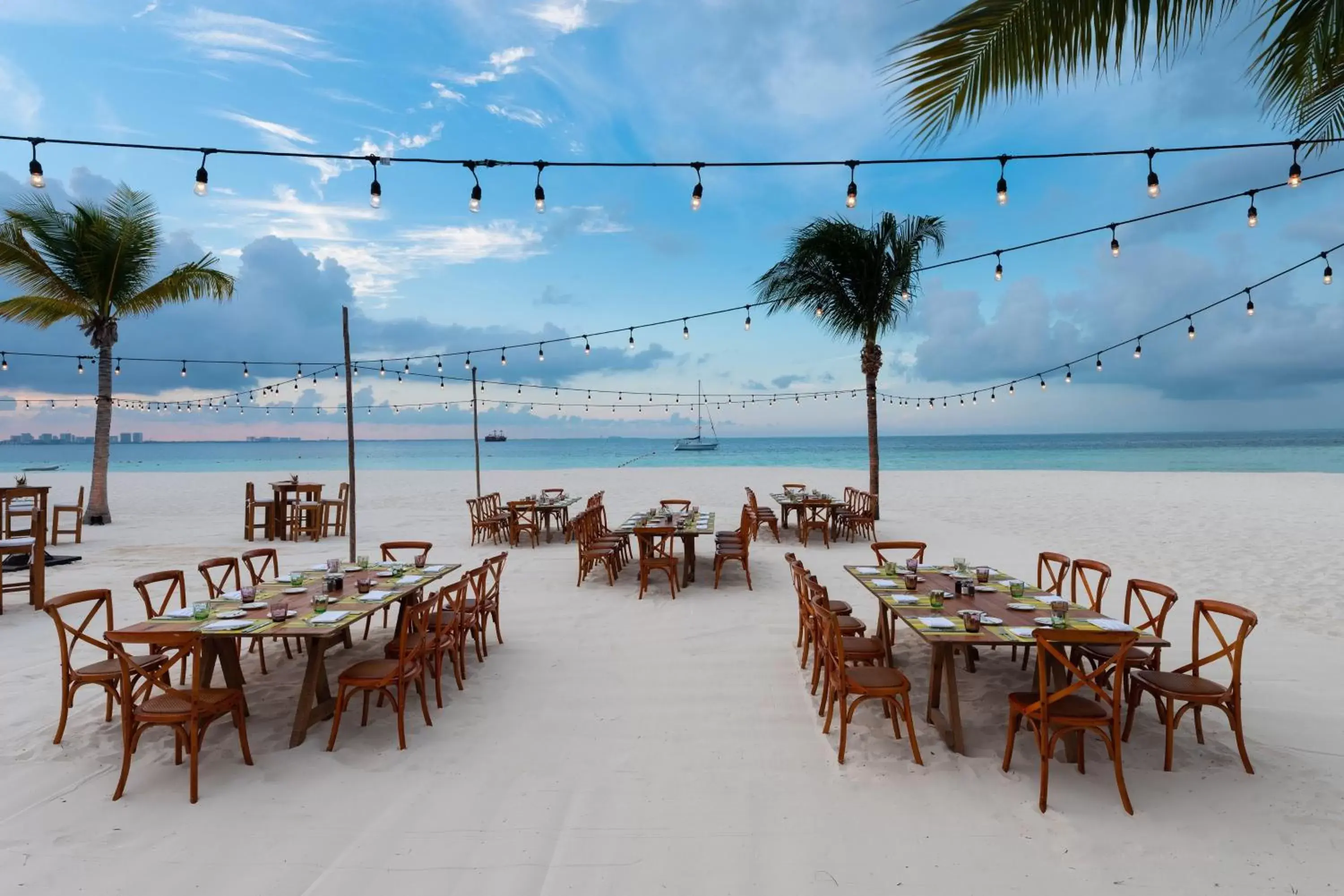 Meeting/conference room, Restaurant/Places to Eat in InterContinental Presidente Cancun Resort