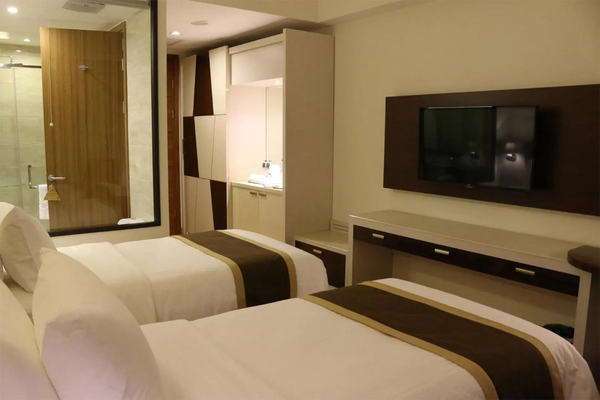 Photo of the whole room, Bed in Java Palace Hotel