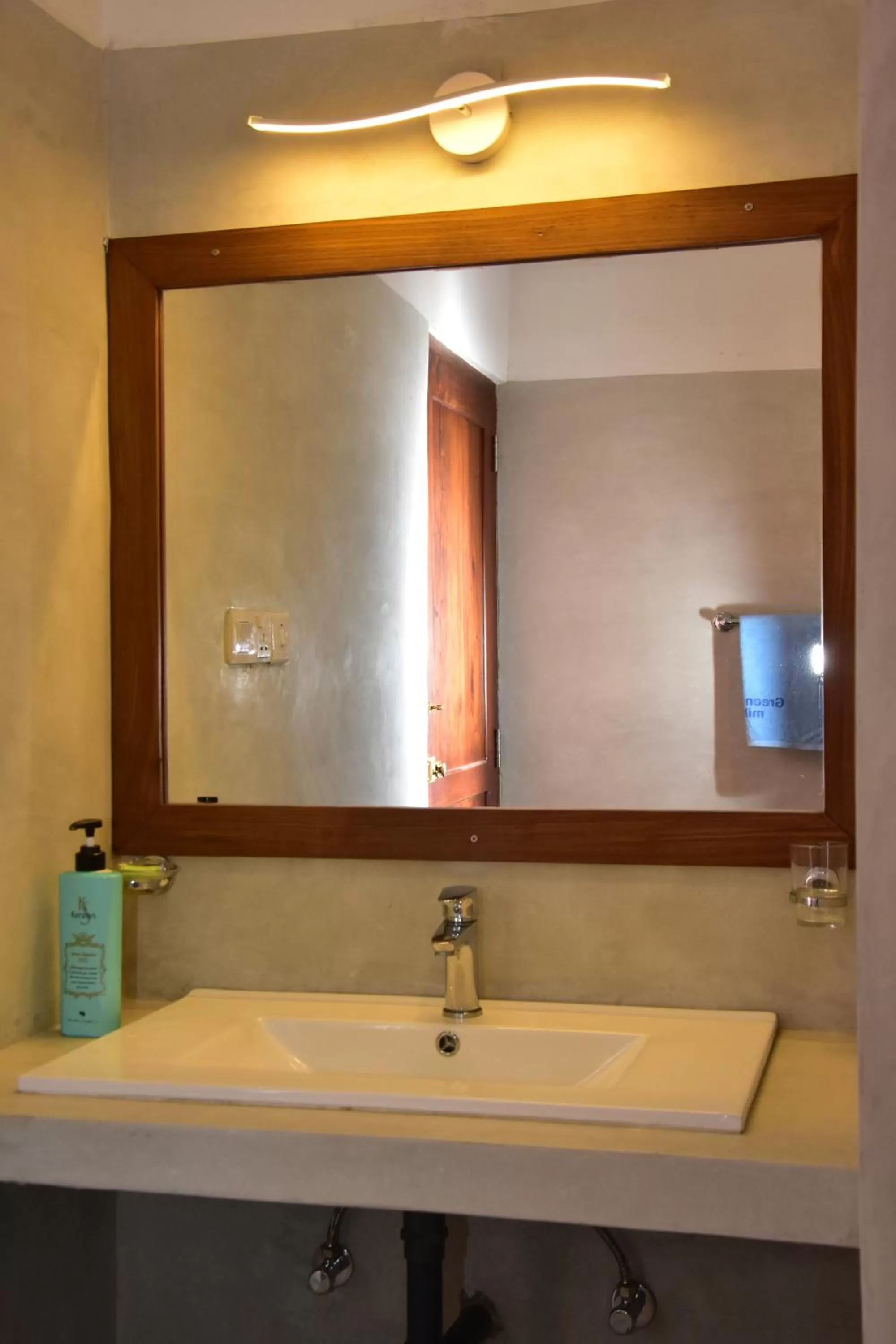 Bathroom in Green Almond Hotel