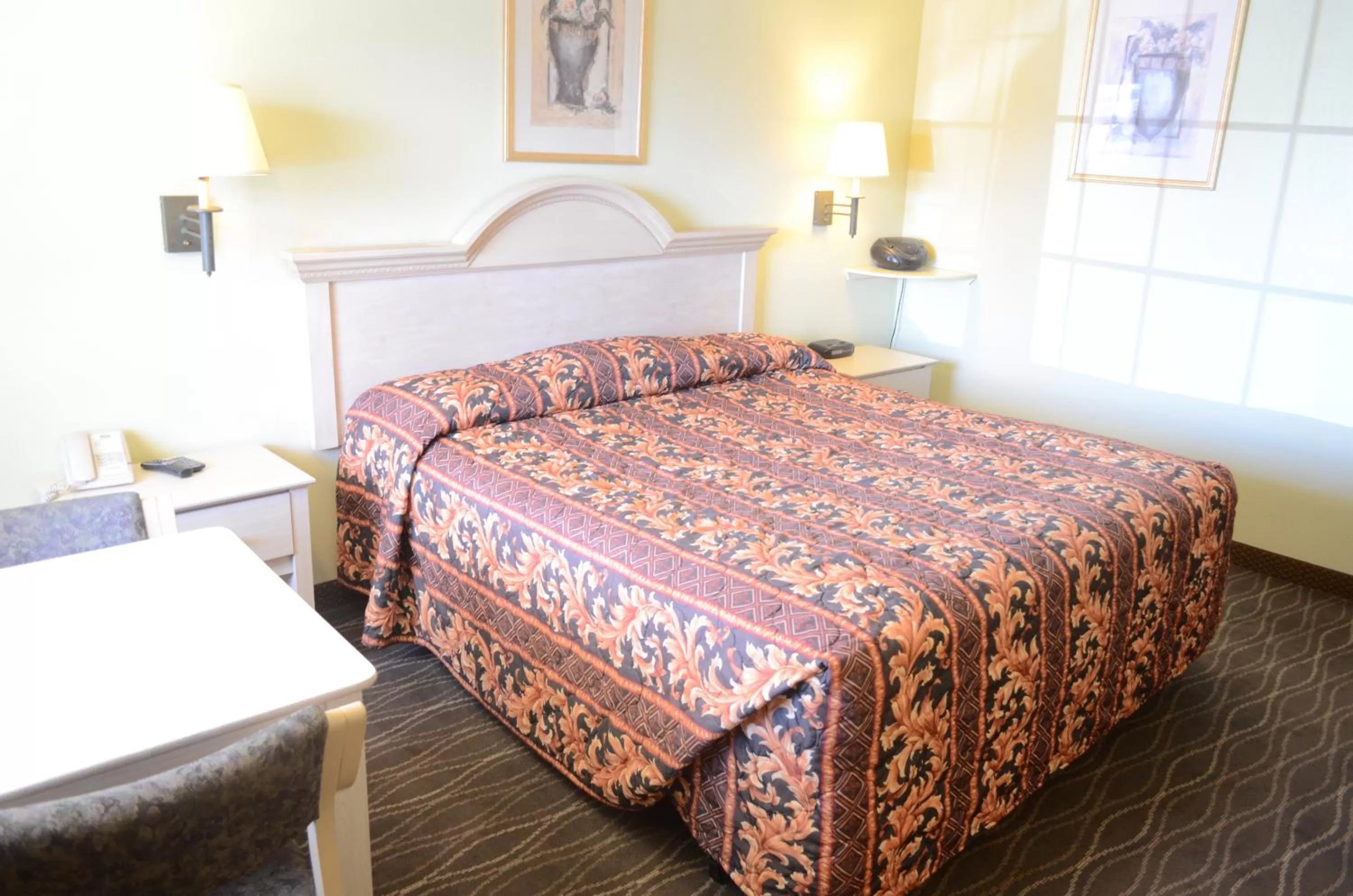 Bedroom, Bed in Scottish Inn and Suites NRG Park/Texas Medical Center - Houston