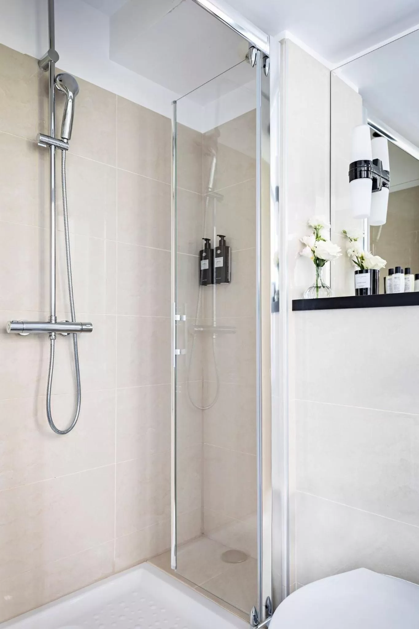 Photo of the whole room in Holiday Inn Paris Palais de l'Elysée by IHG