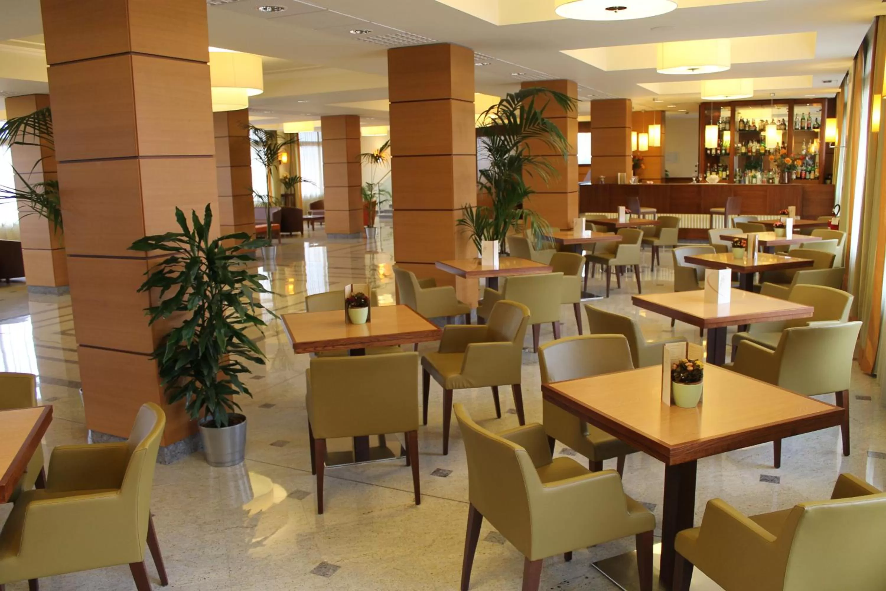 Restaurant/places to eat in NilHotel Florence