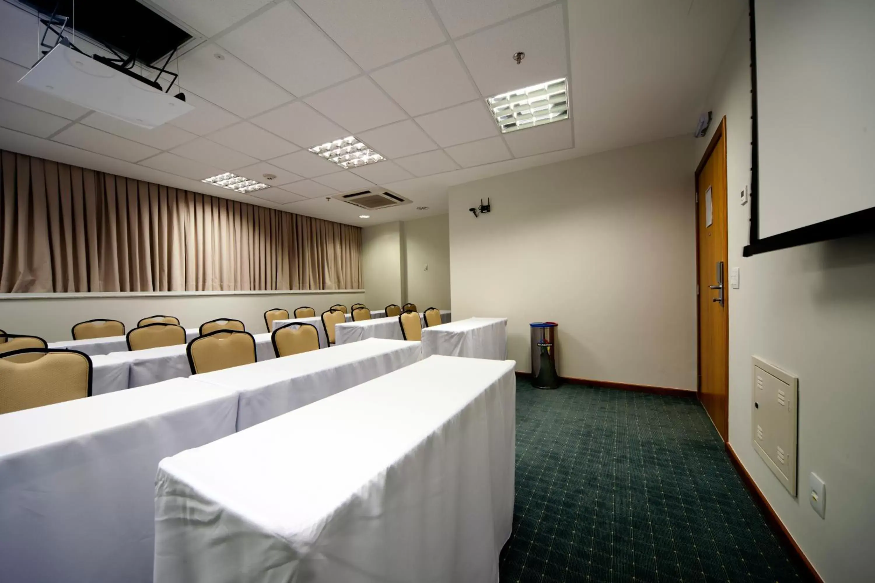 Business facilities in Quality Hotel Vitória