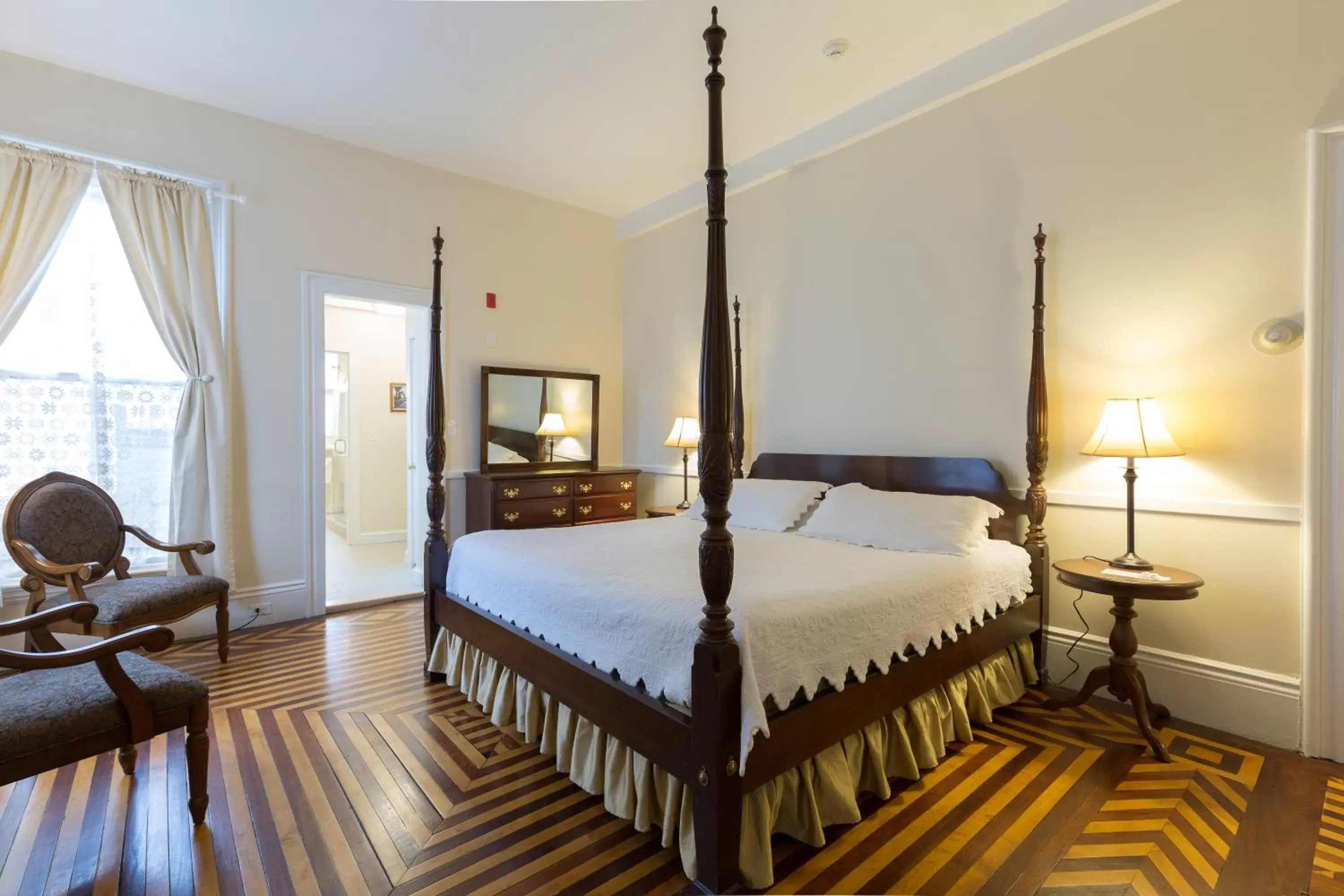 Bed in The Salem Inn