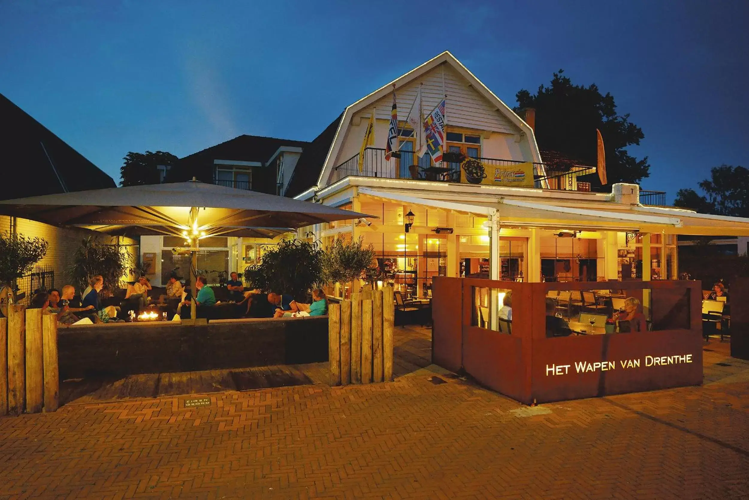 Facade/entrance, Property Building in Hotel Het Wapen van Drenthe