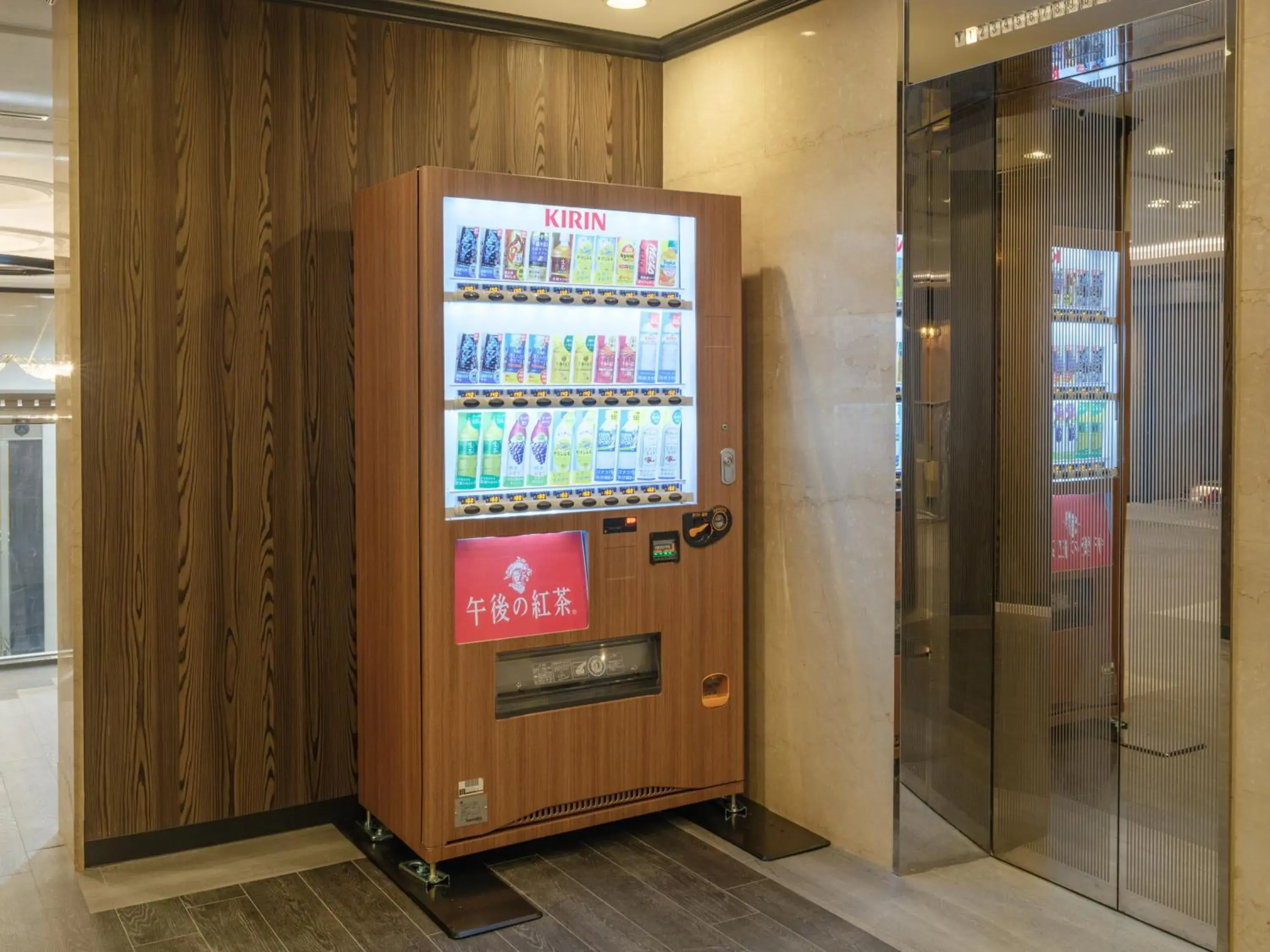 vending machine, TV/Entertainment Center in Apa Hotel Toyama