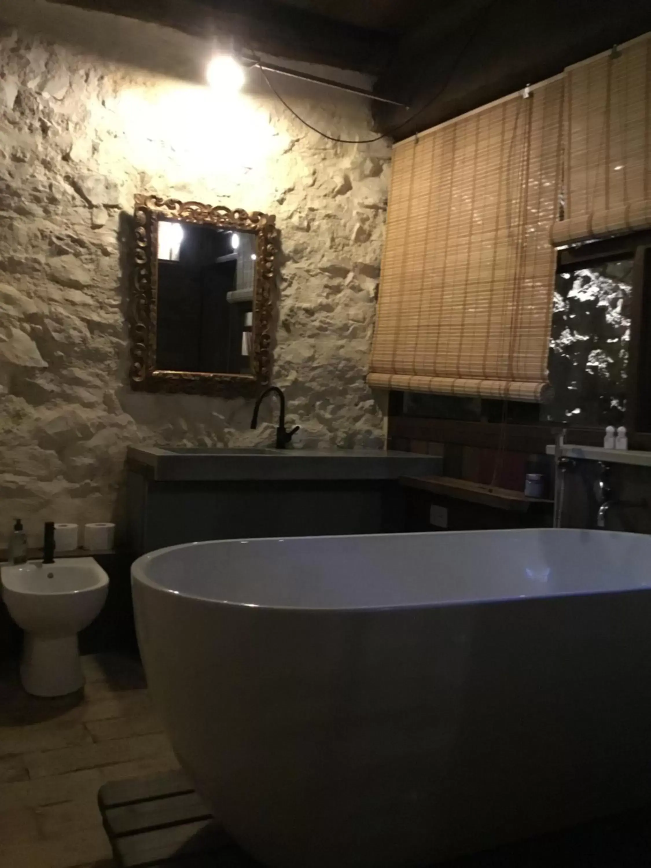 Bathroom in B&B con SPA il Castello di Lucawest