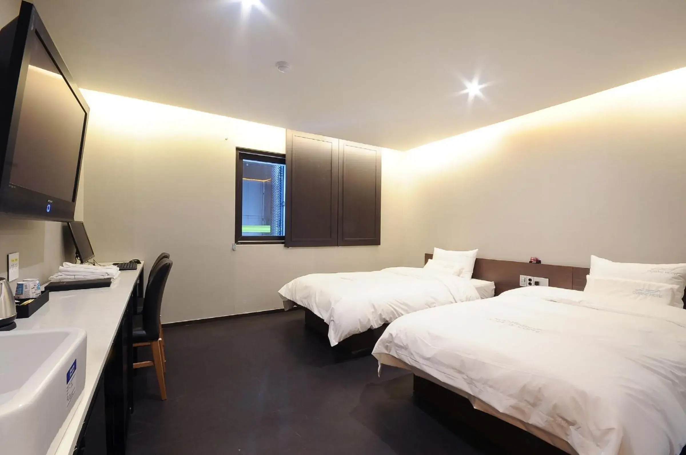 Bedroom, Bed in Queens Hotel Seomyeon Busan