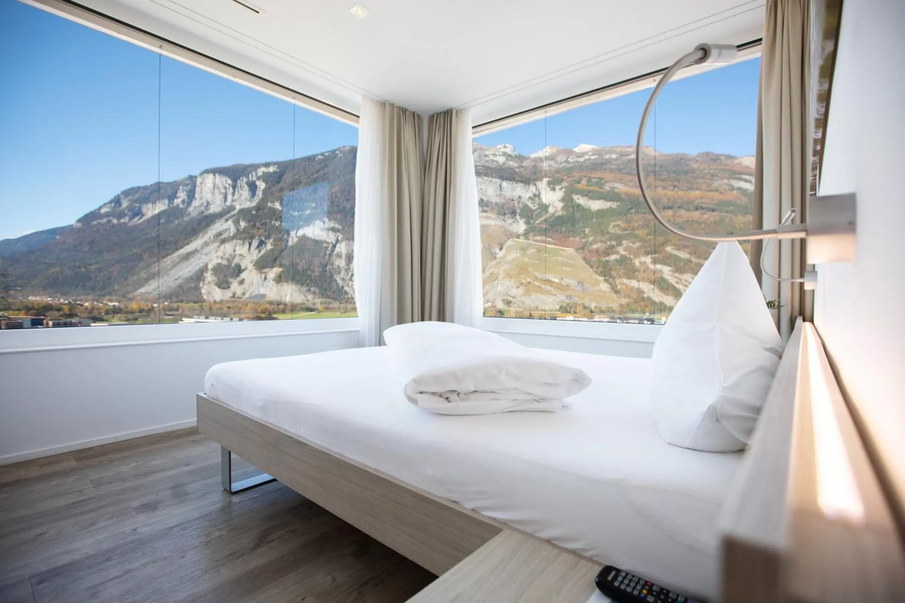 Bedroom, Mountain View in Mercure Chur City West