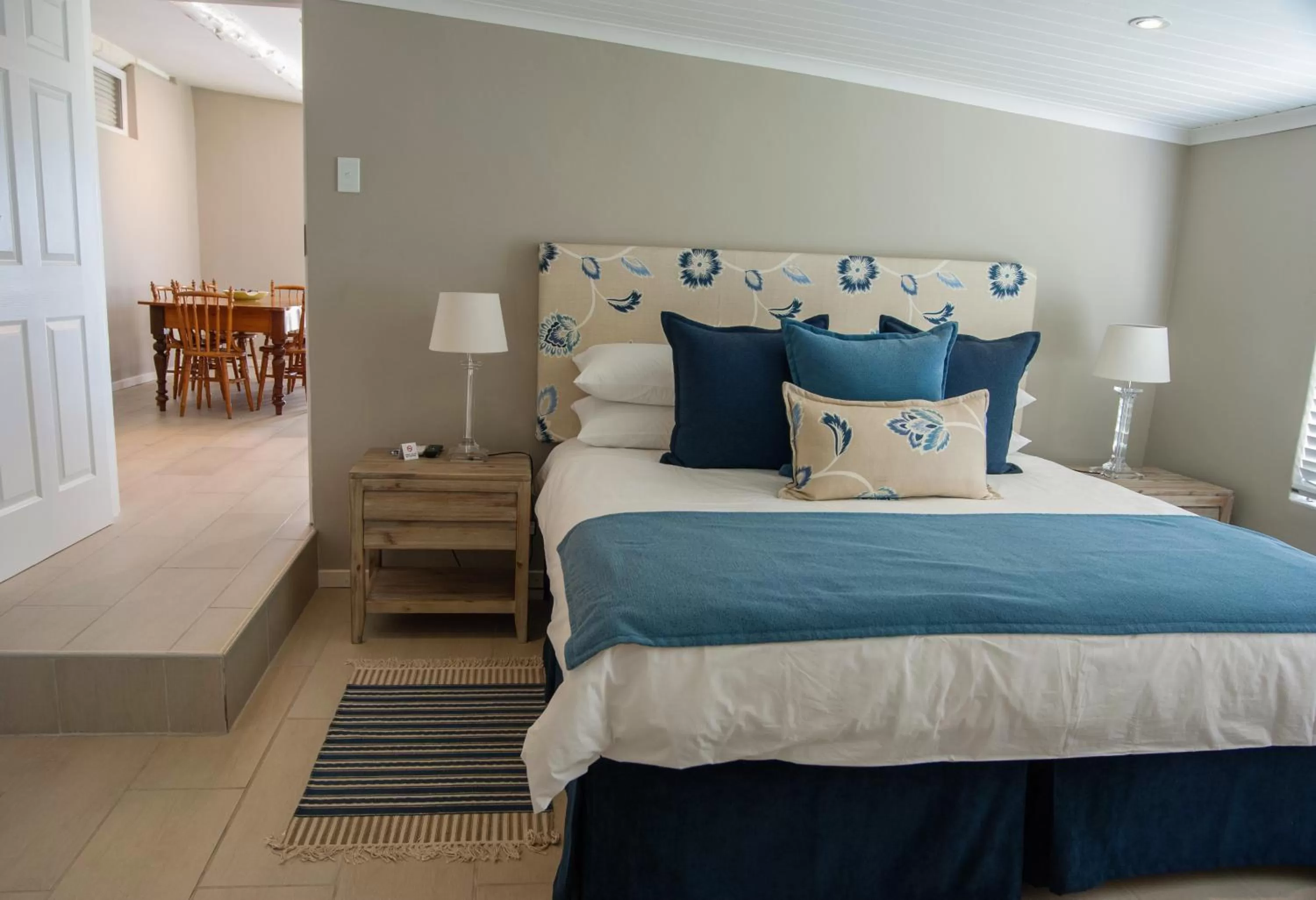 Photo of the whole room, Bed in Sneezewood Farm Bed&Breakfast and Self-Catering Cottage