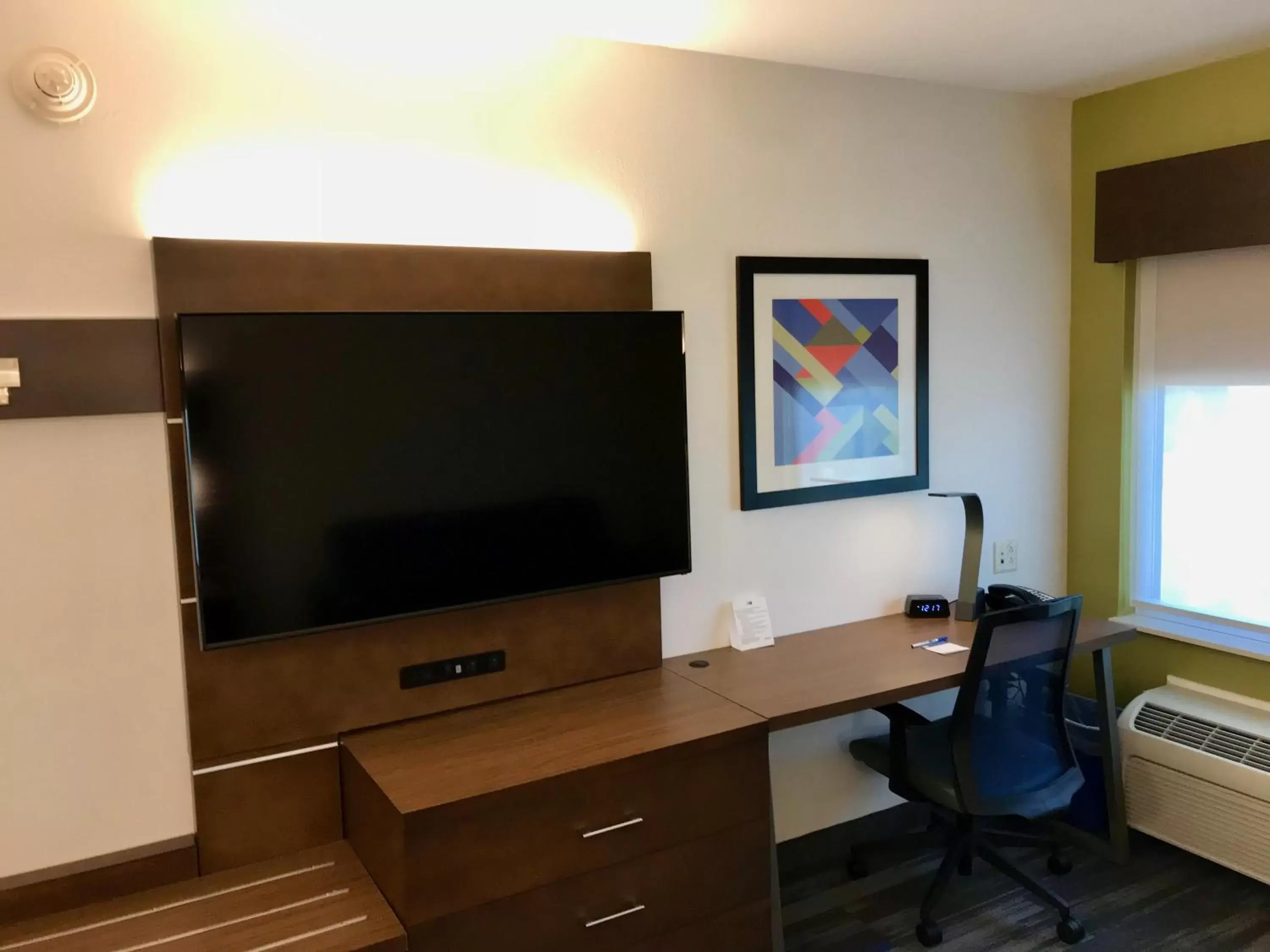 Photo of the whole room, TV/Entertainment Center in Holiday Inn Express Fishkill, an IHG Hotel