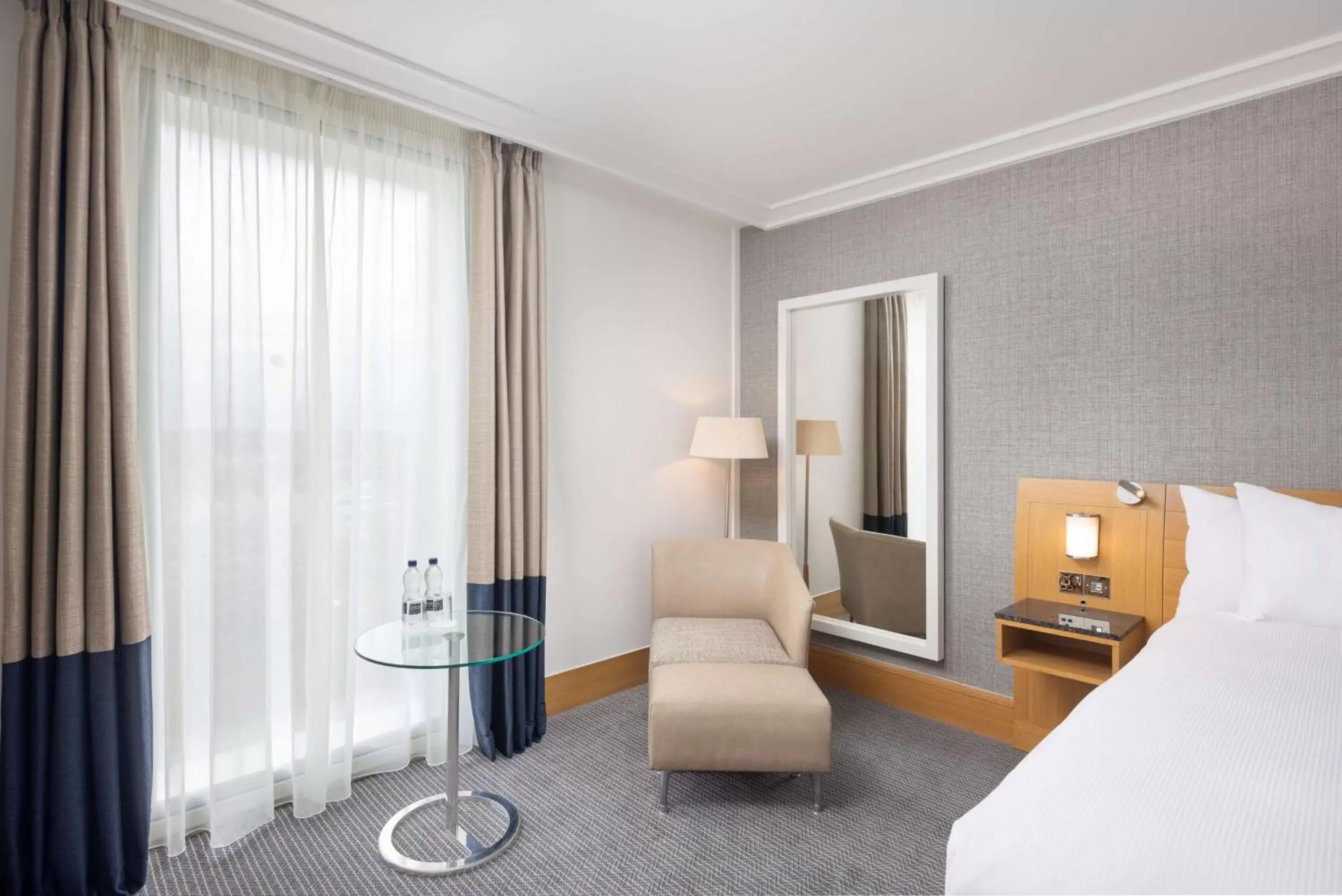 Bed, Seating Area in Hilton London Gatwick Airport
