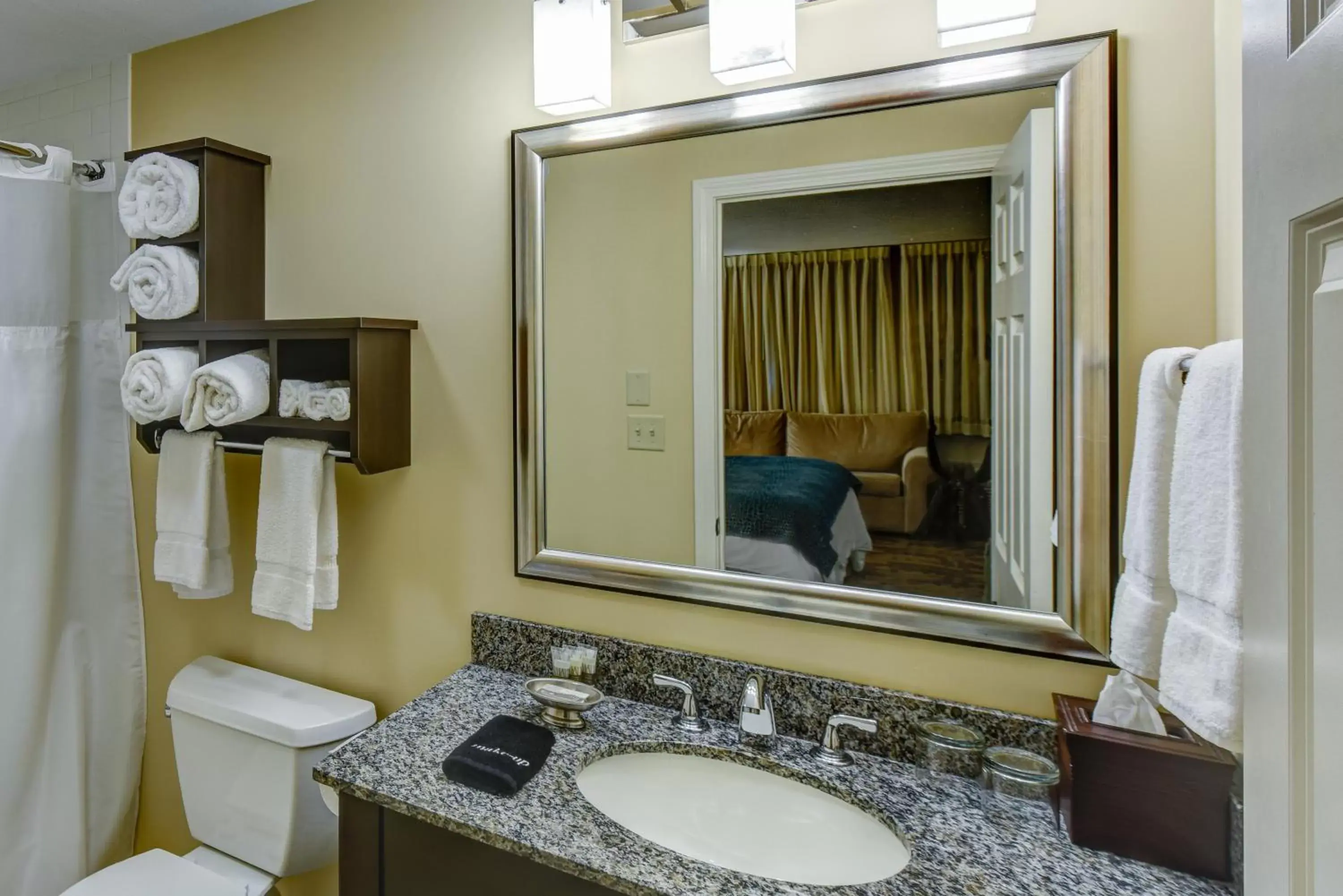 Bathroom in Port Inn & Suites Kennebunk, Ascend Hotel Collection