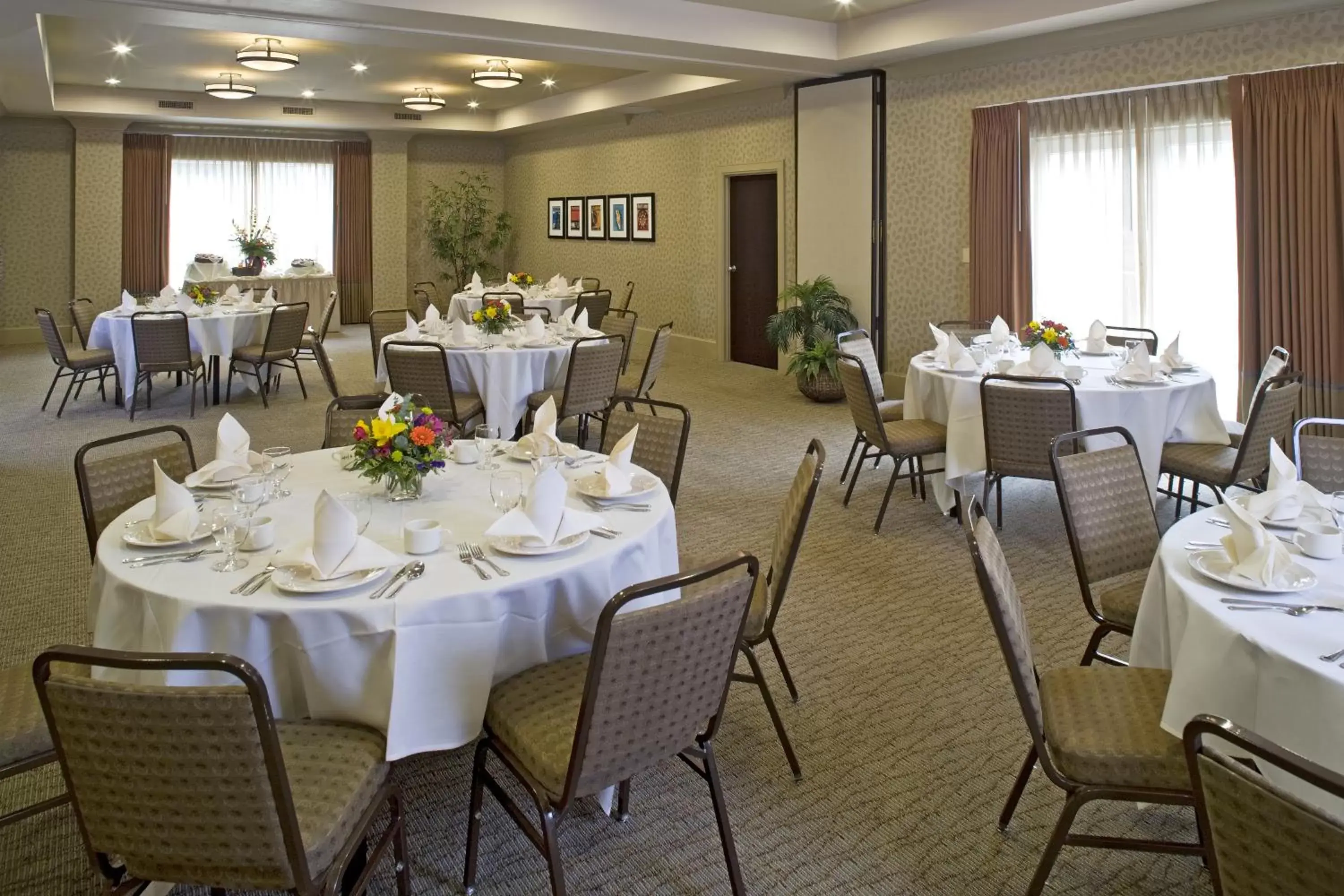 Banquet/Function facilities, Restaurant/Places to Eat in Eastgate Hotel - BW Signature Collection