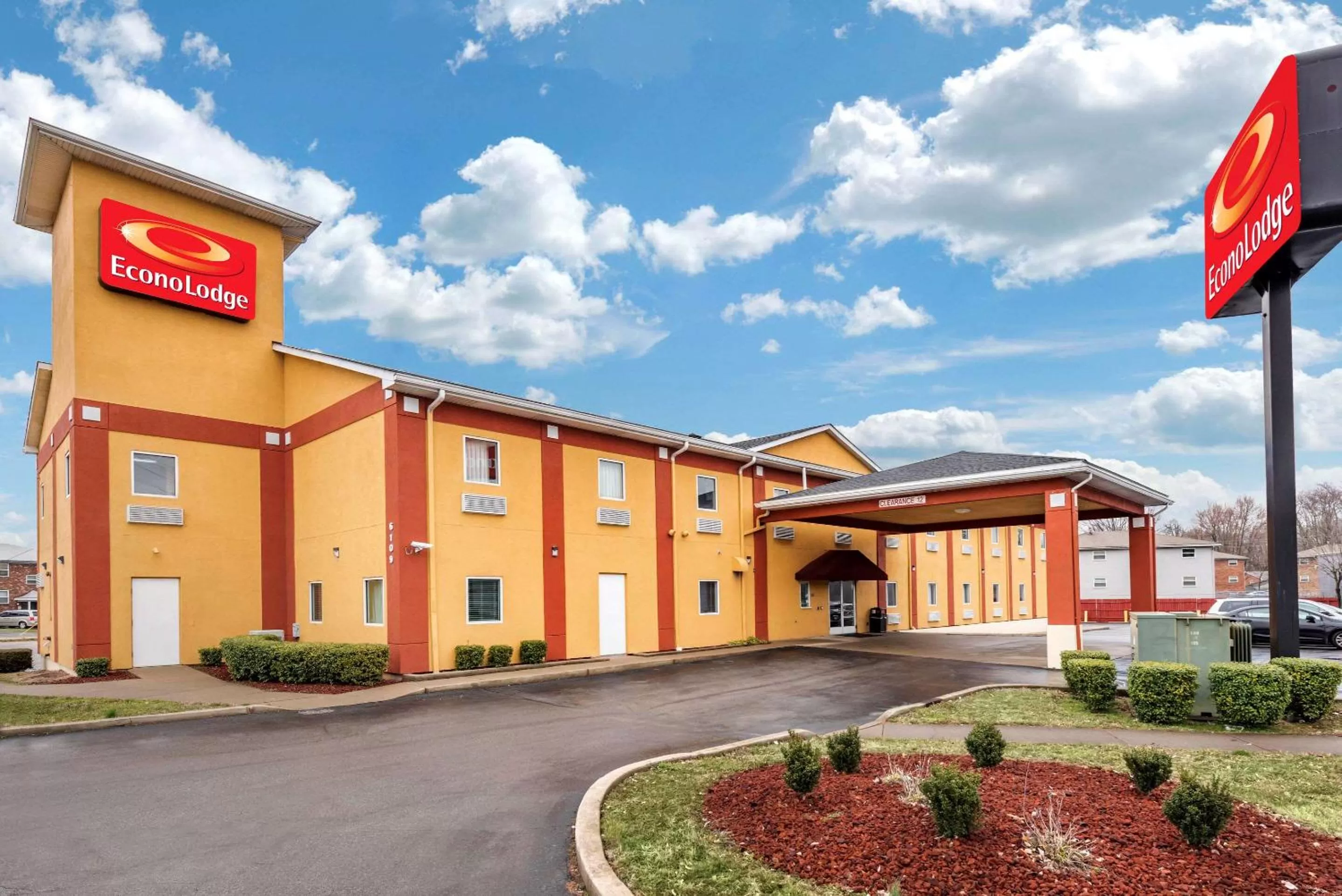 Property building in Econo Lodge Louisville Airport