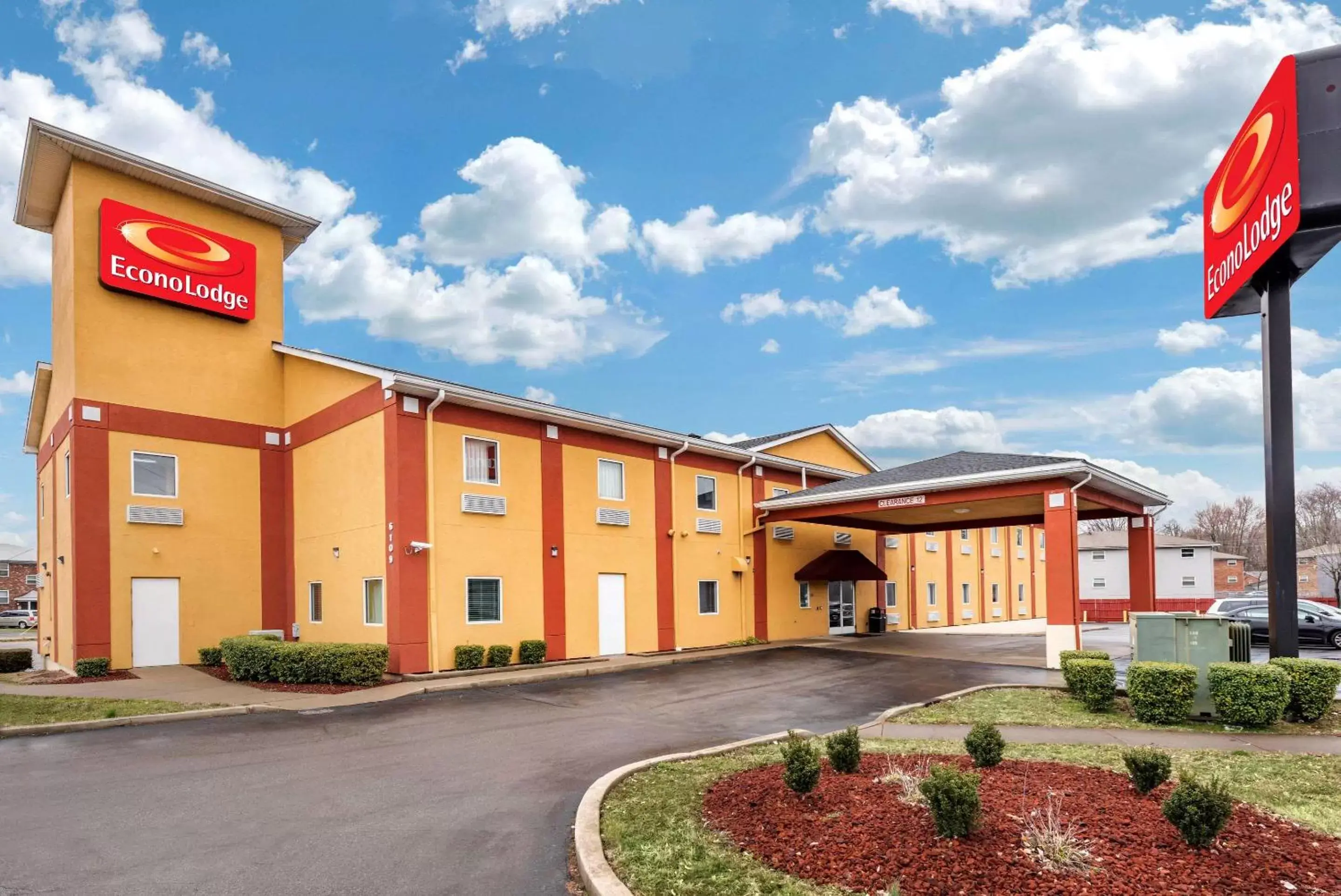 Property Building in Econo Lodge Airport Louisville