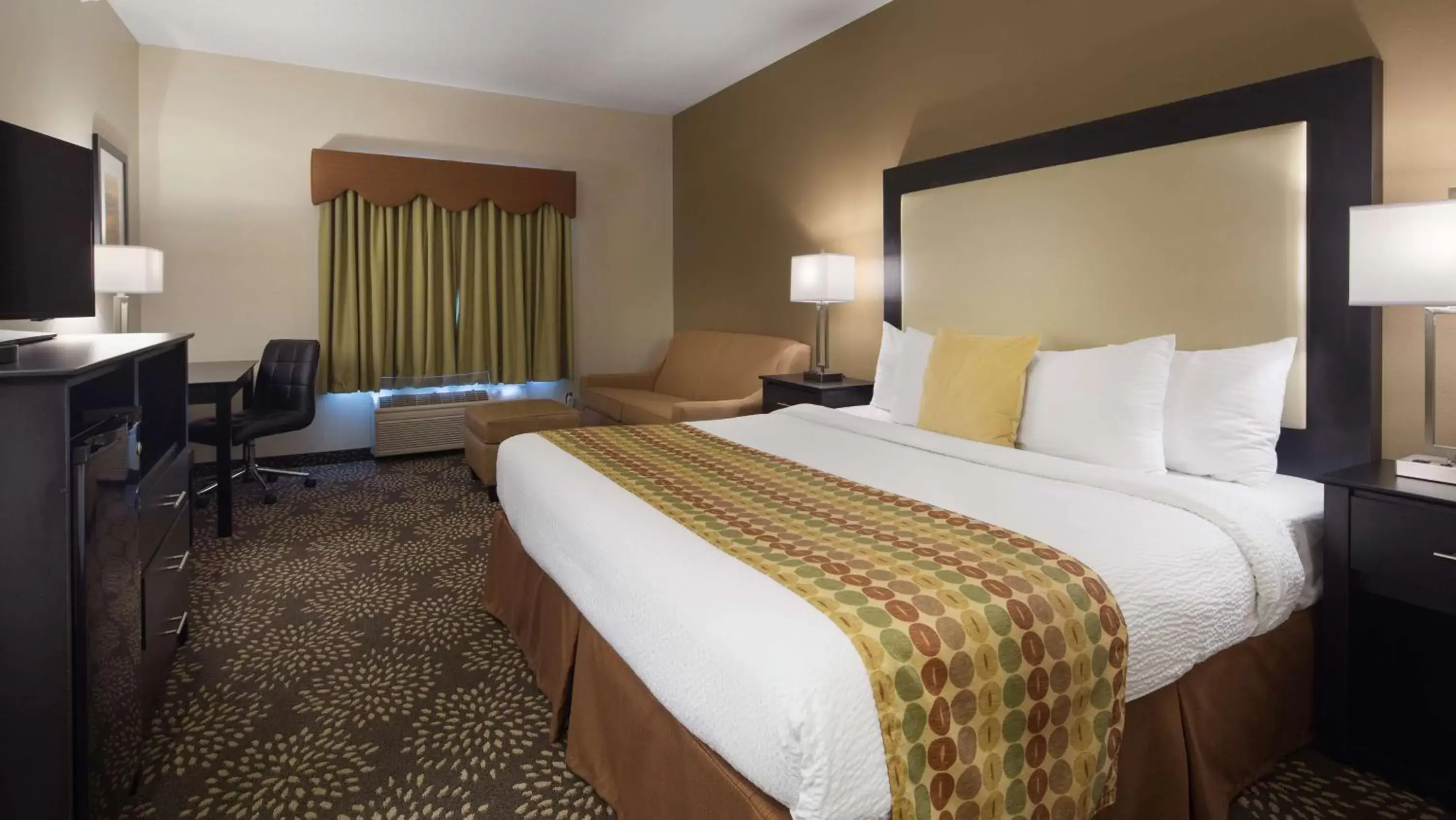 Photo of the whole room, Bed in Best Western Plus Des Moines West Inn & Suites