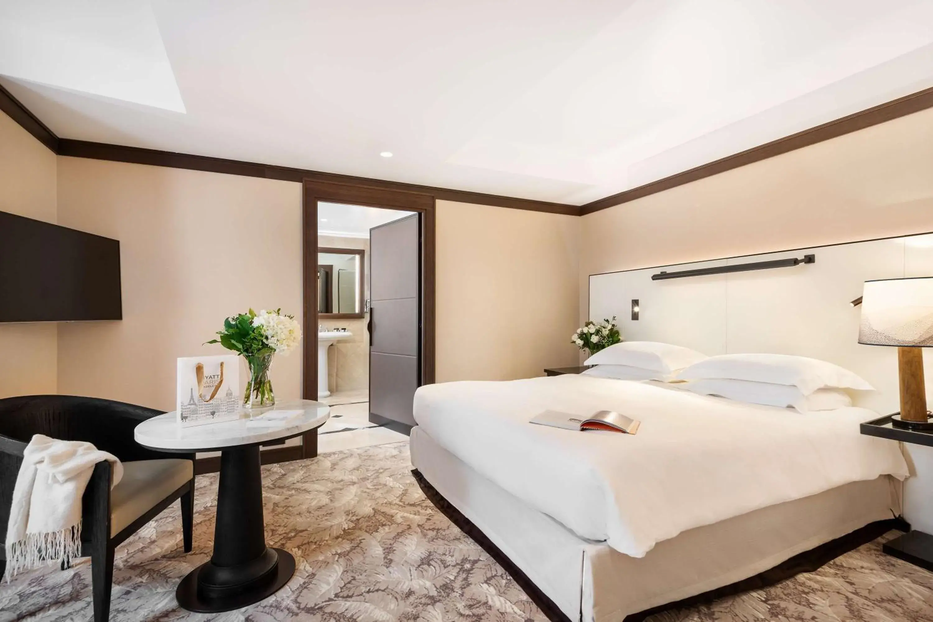 Photo of the whole room, Bed in Hyatt Paris Madeleine Photo of the whole room, Bed in Hyatt Paris Madeleine