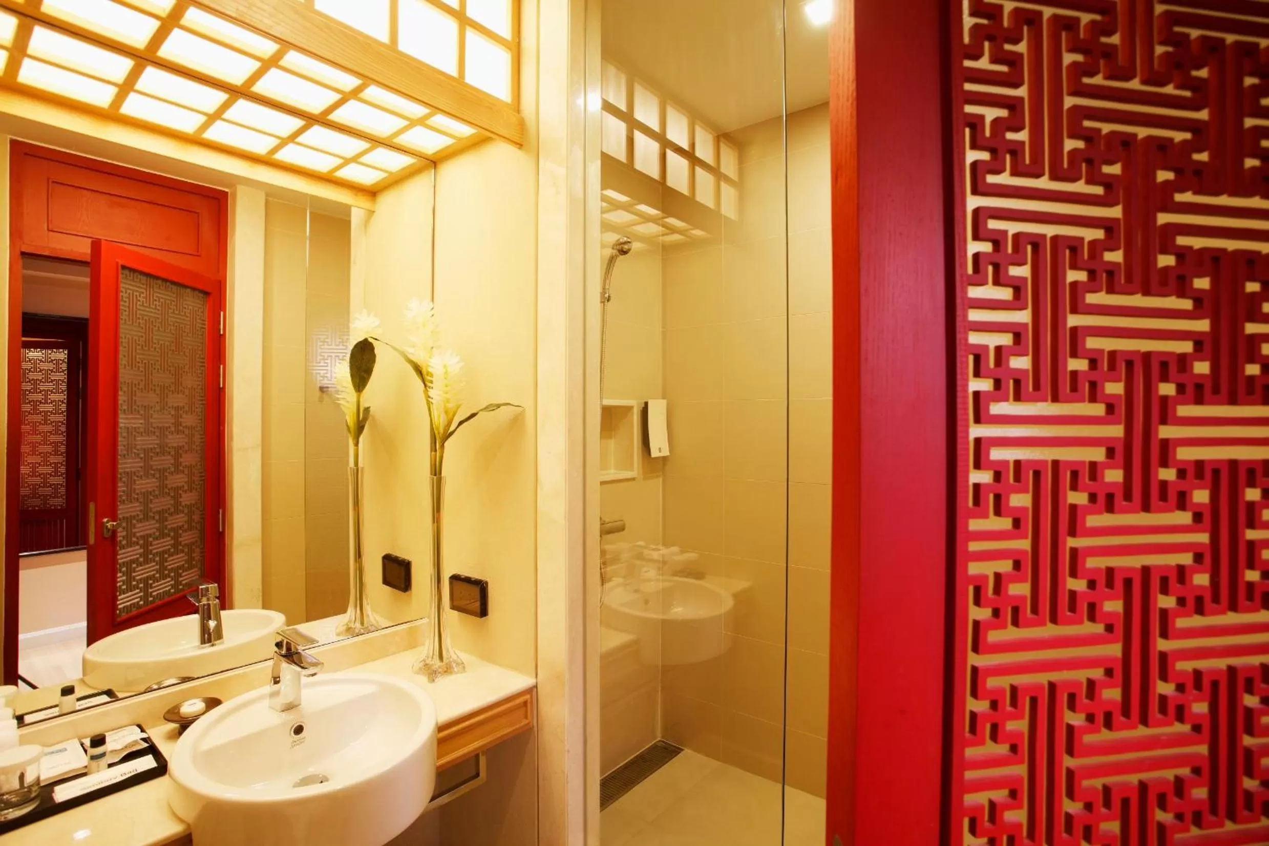 Bathroom in The Quarter Hualamphong by UHG