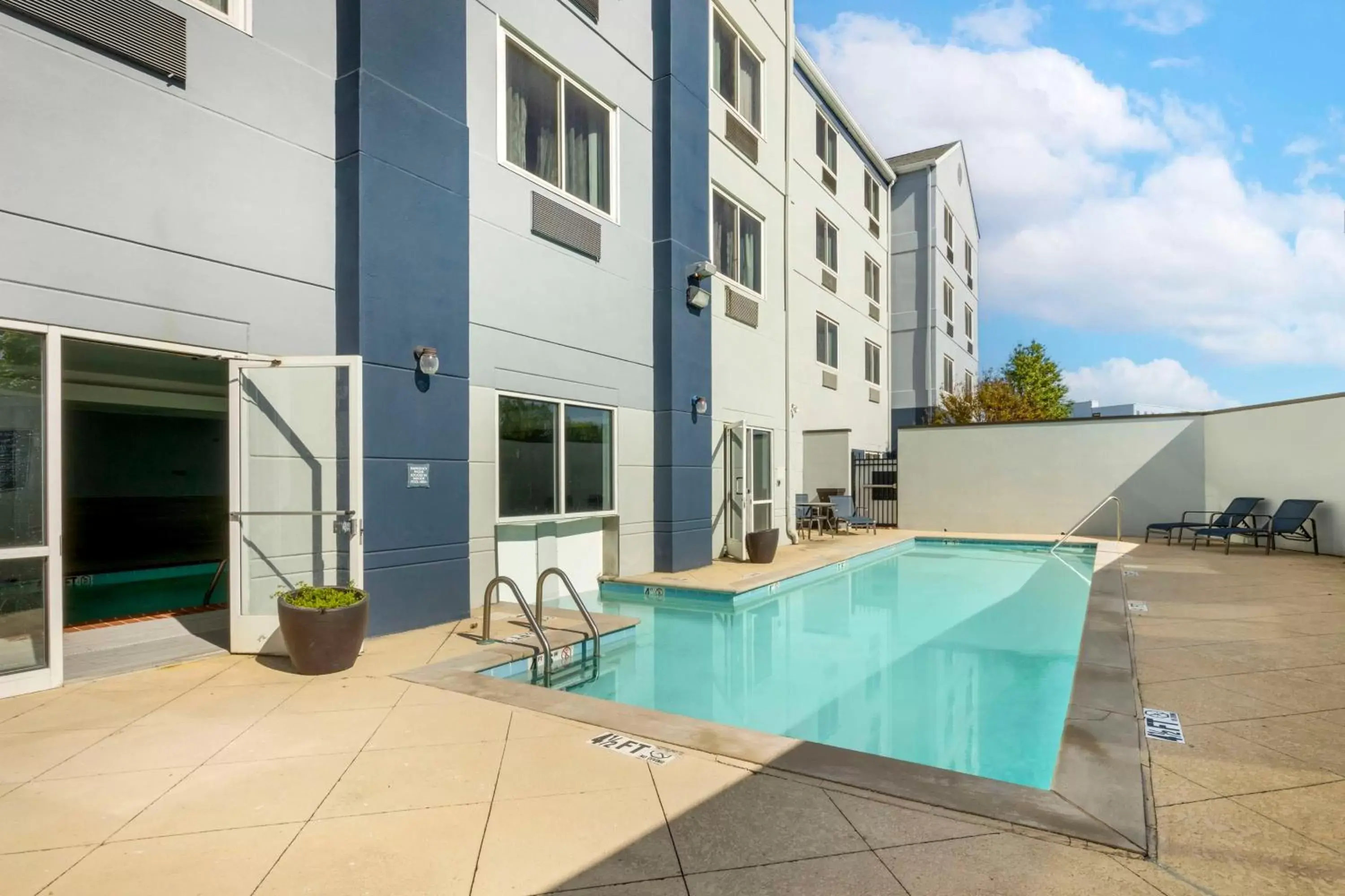 Pool view, Swimming Pool in Best Western Plus Nashville Airport Hotel - BNA