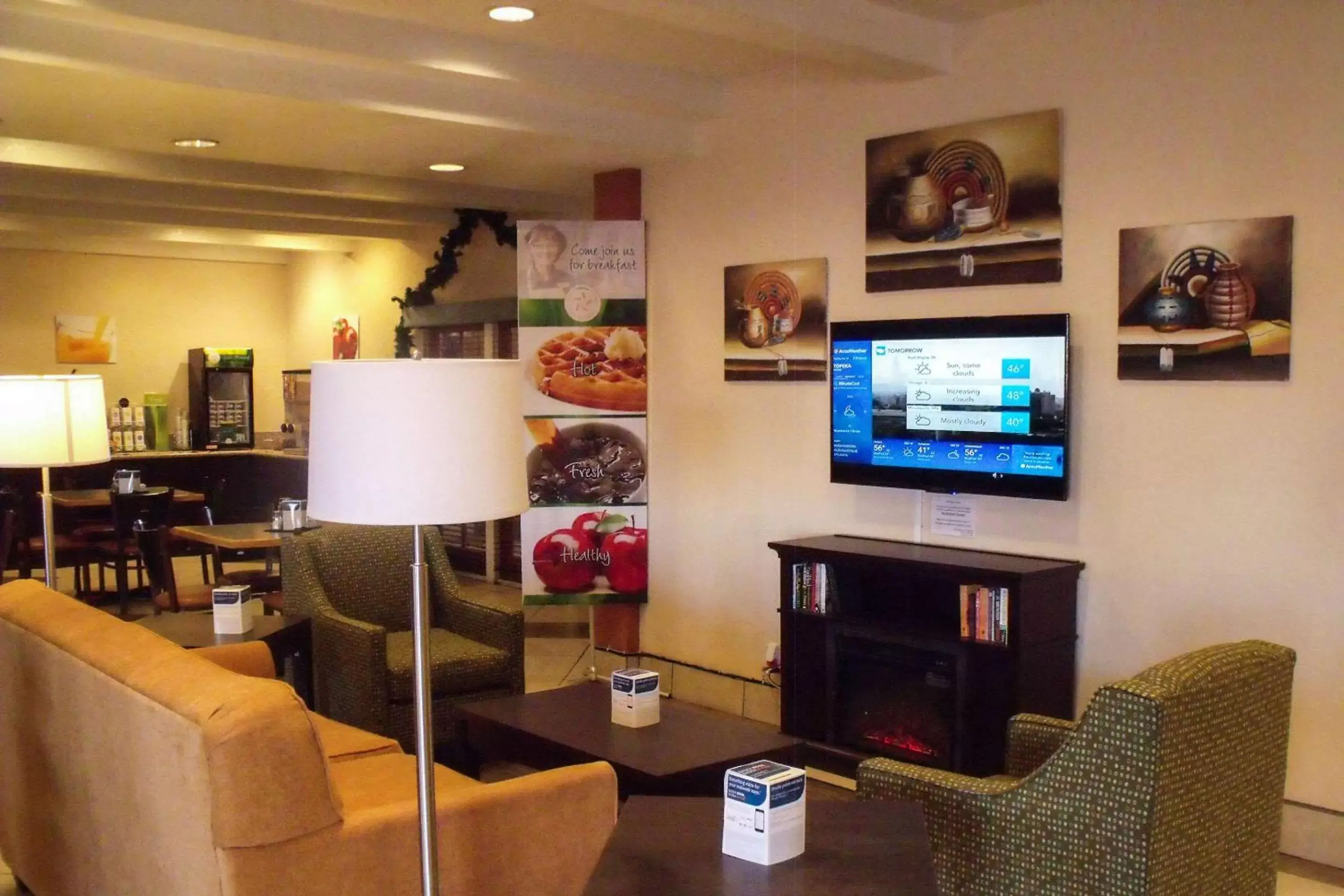 Lobby or reception, TV/Entertainment Center in Quality Inn Winslow I-40