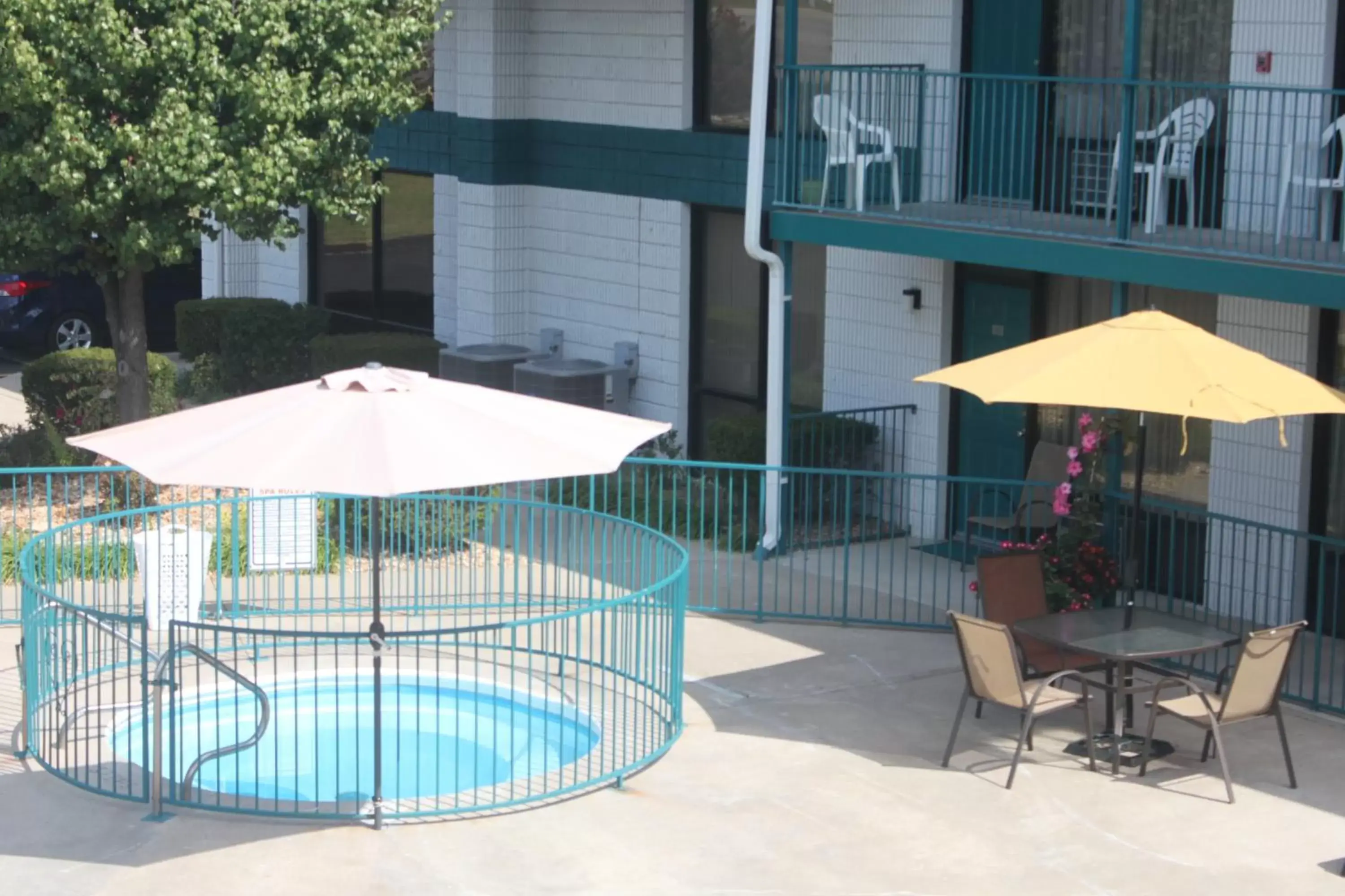Decorative detail, Swimming Pool in Ozark Valley Inn