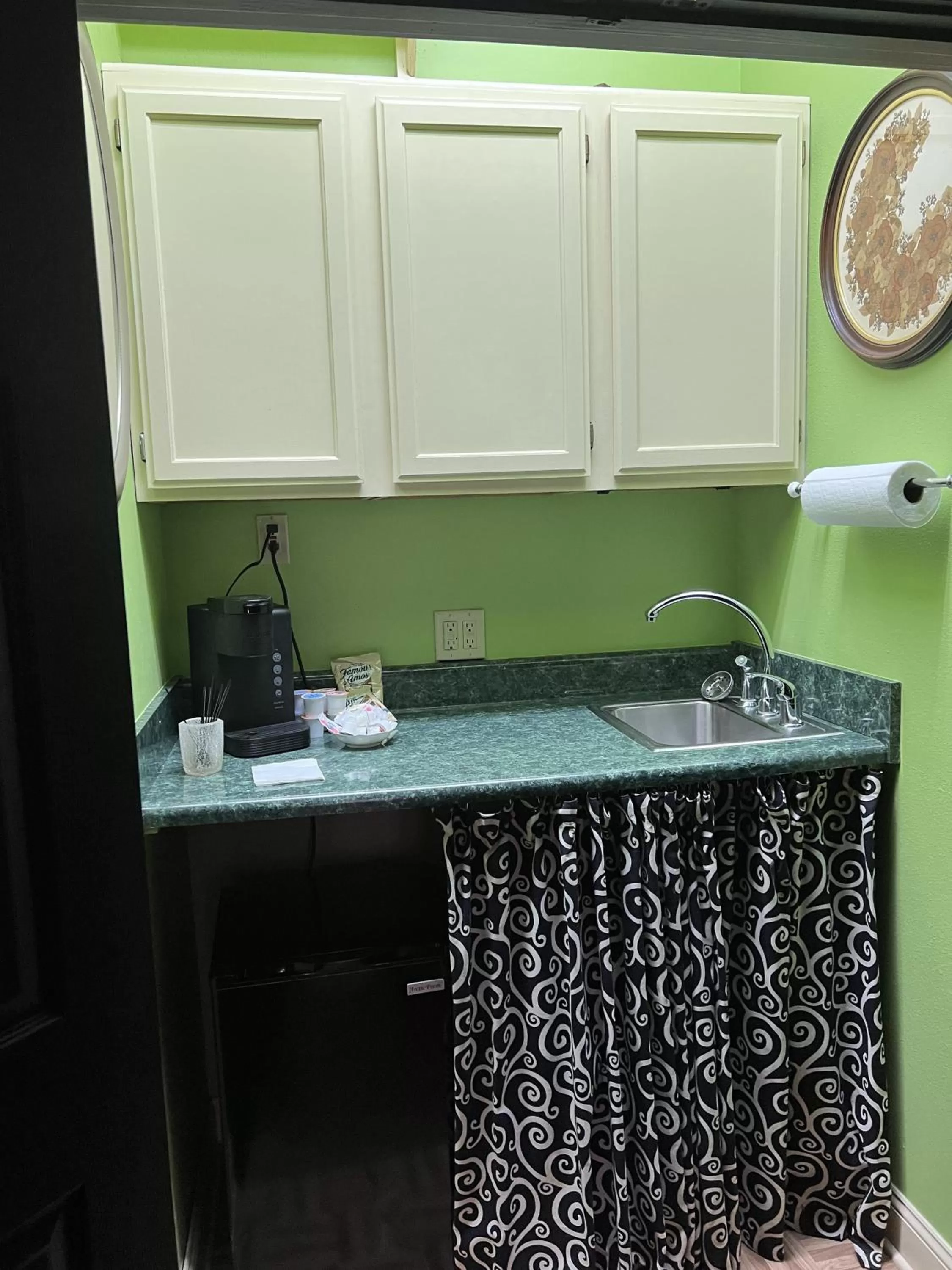 Kitchen or kitchenette, Kitchen/Kitchenette in The Empress of Little Rock