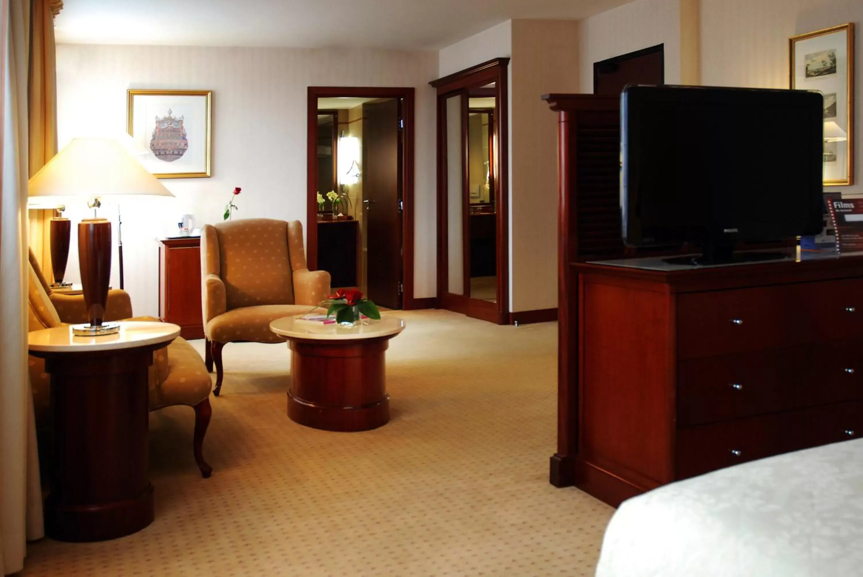 Photo of the whole room, TV/Entertainment Center in Evergreen Laurel Hotel