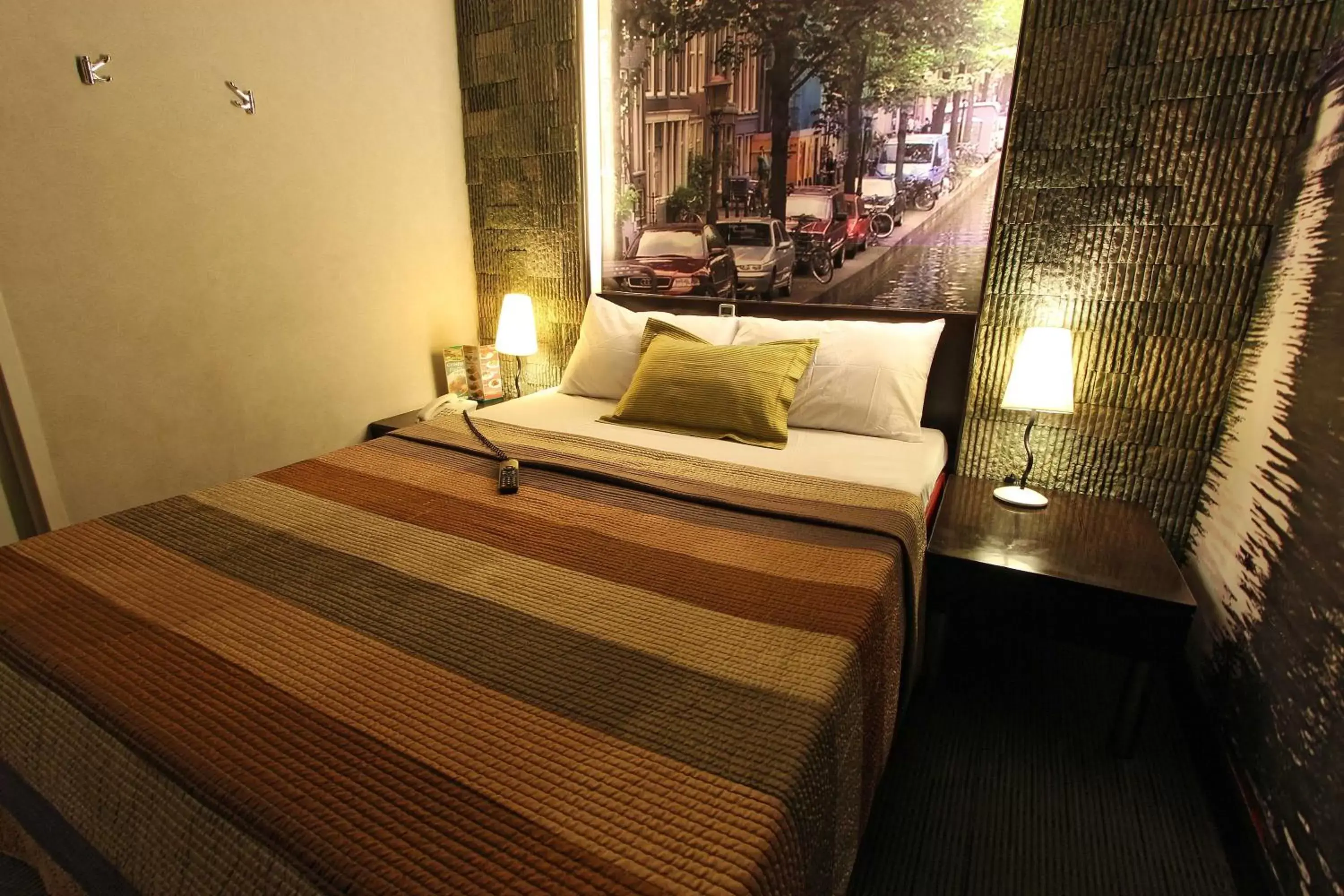 Photo of the whole room, Bed in Eurotel North EDSA