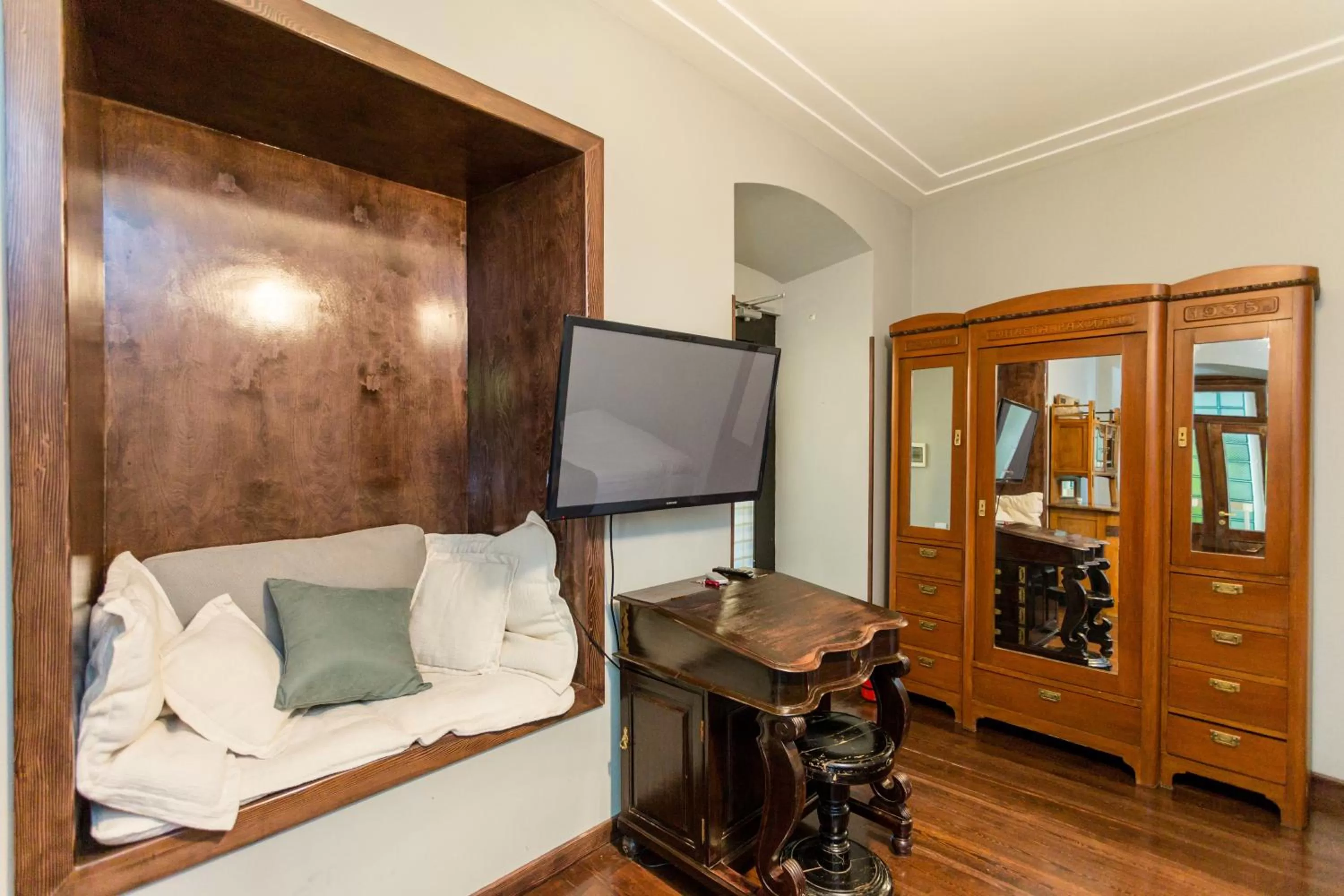 TV and multimedia, Bed in Castle in Old Town