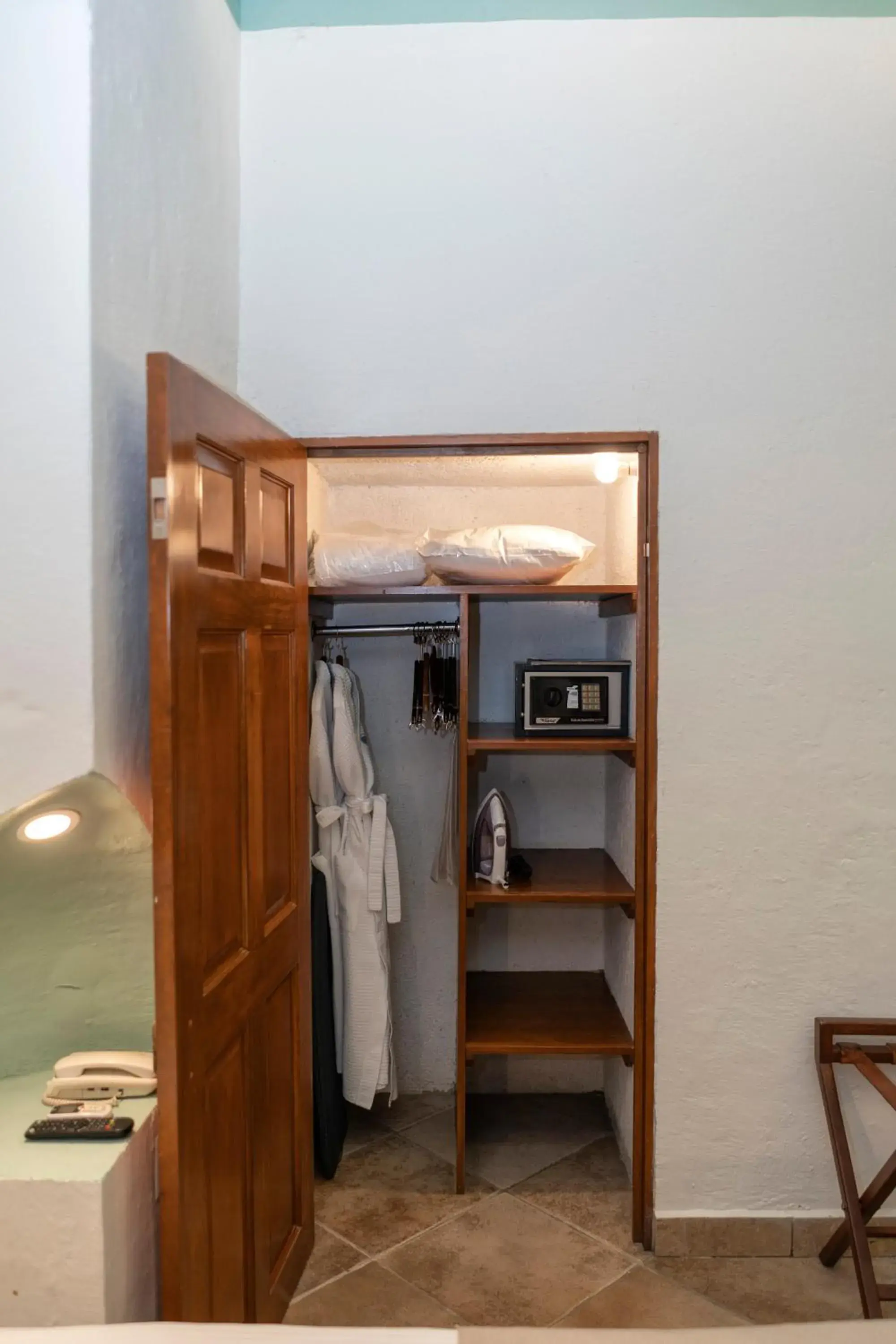 wardrobe, Bathroom in Casa De Sierra Azul