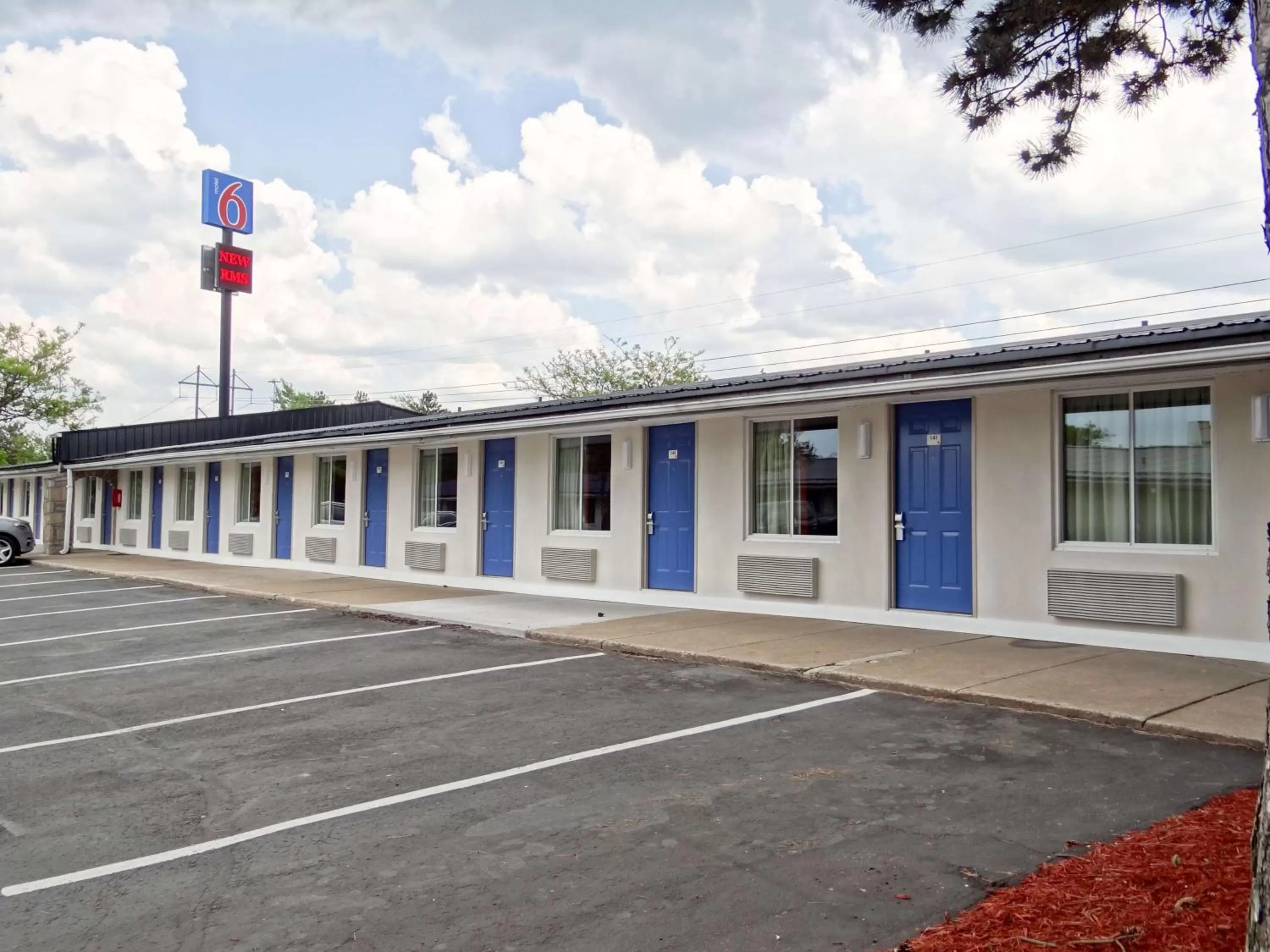 Property building in Motel 6-Erie, PA