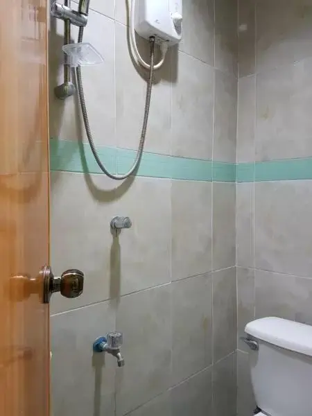 Shower, Bathroom in Honey Hunt House