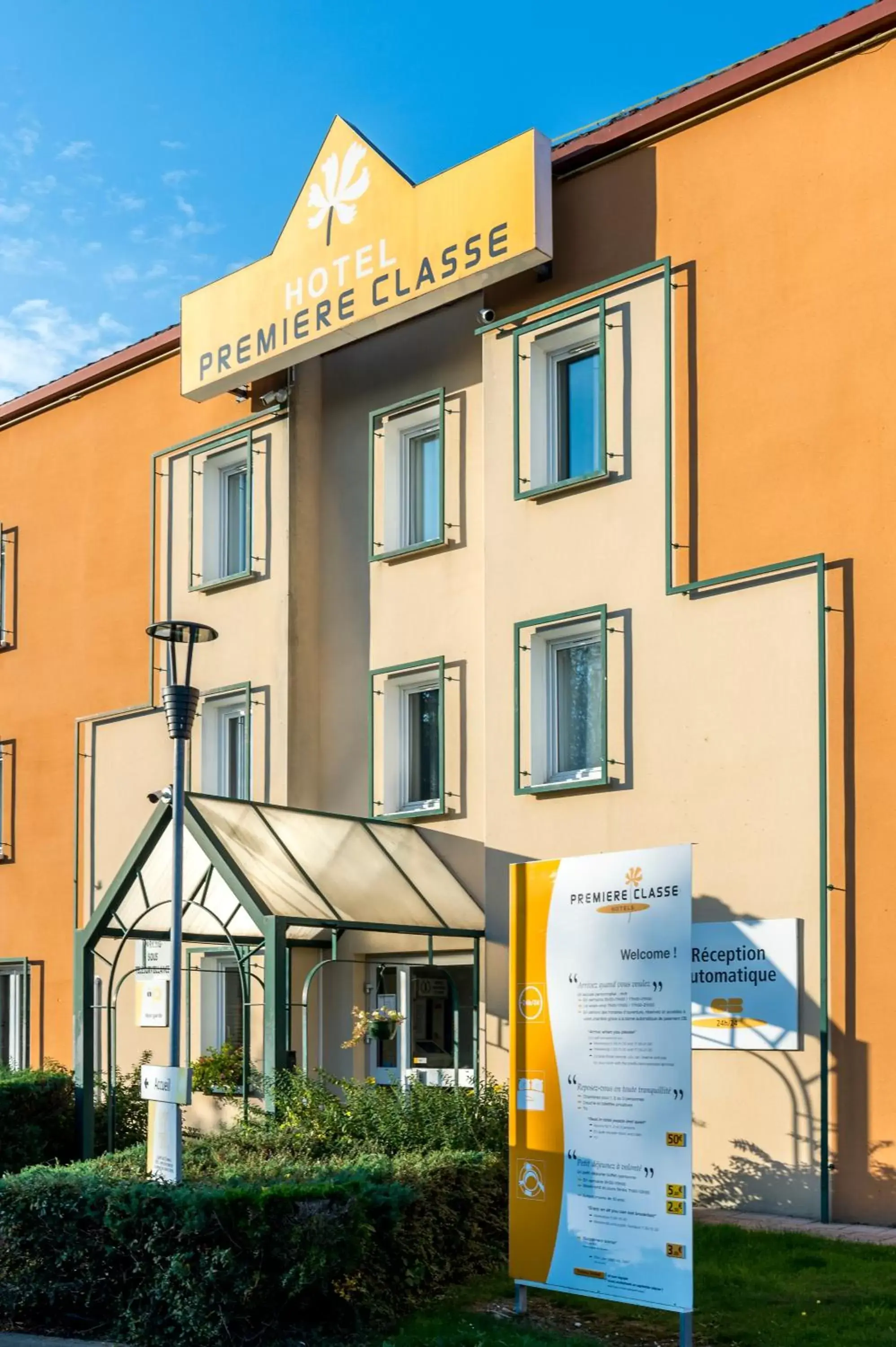 Facade/entrance, Property Logo/Sign in Premiere Classe Annecy Nord - Epagny