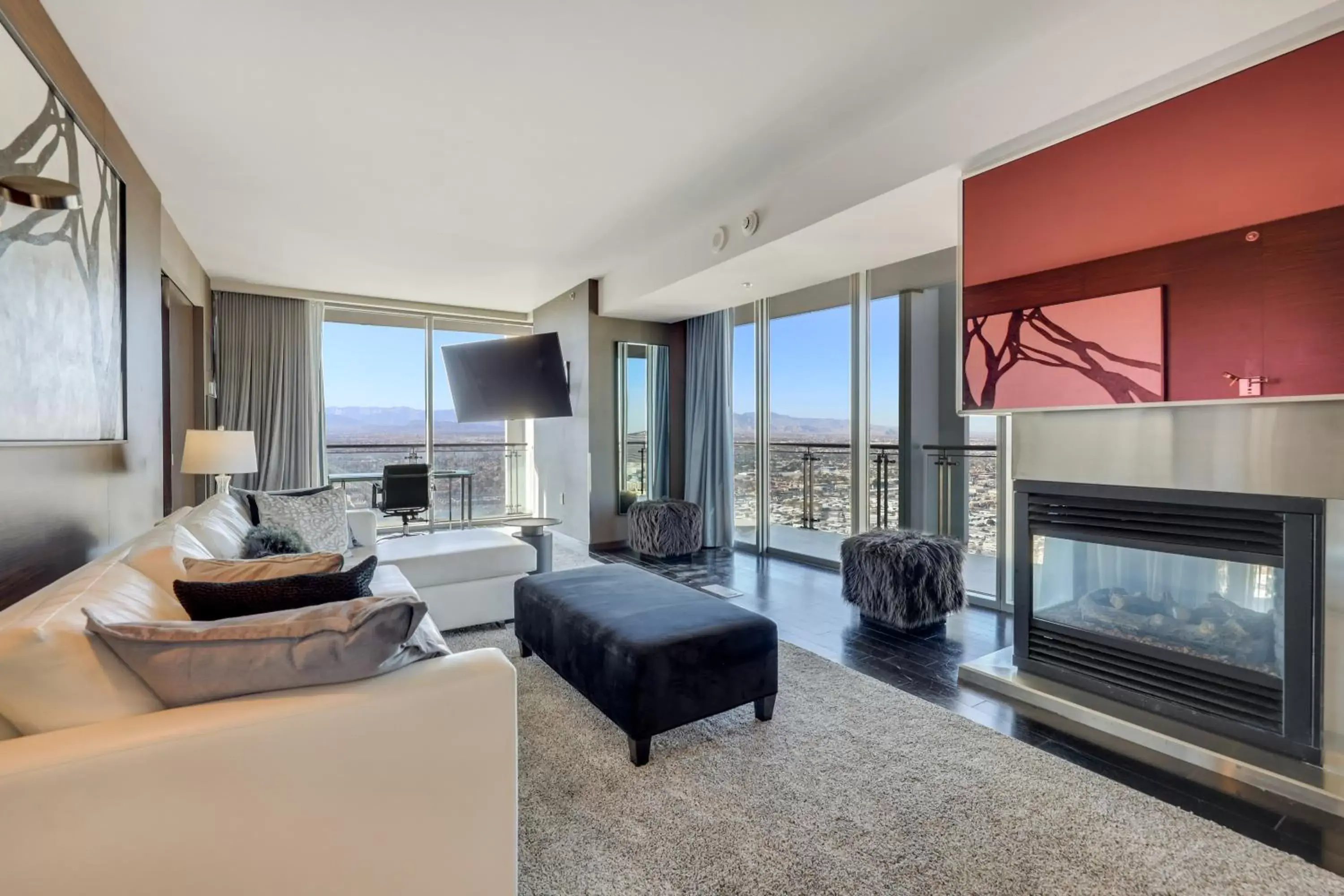 TV and multimedia, Seating Area in Vegas Palms HIGH 52nd fl. 1BDR corner penthouse 1220sqft