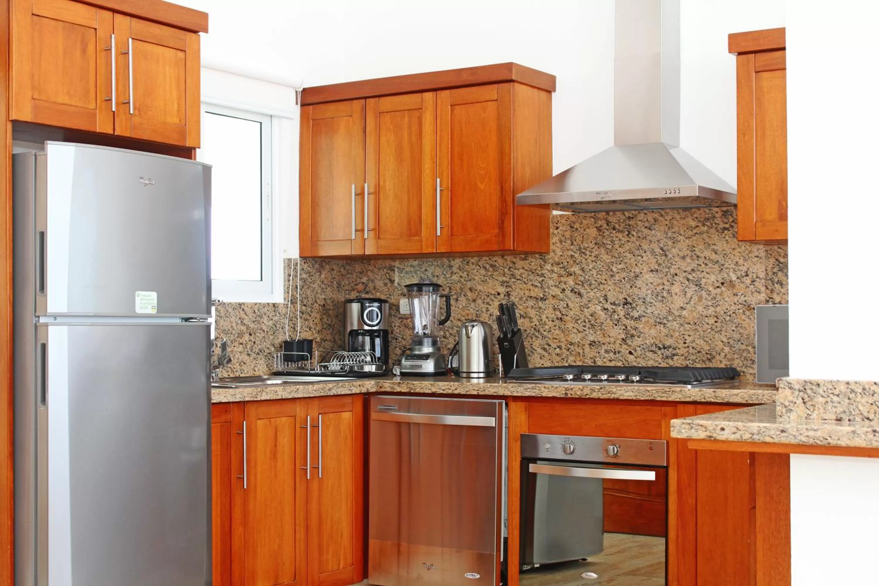 Coffee/tea facilities, Kitchen/Kitchenette in Ocean Village Deluxe Resort & Spa