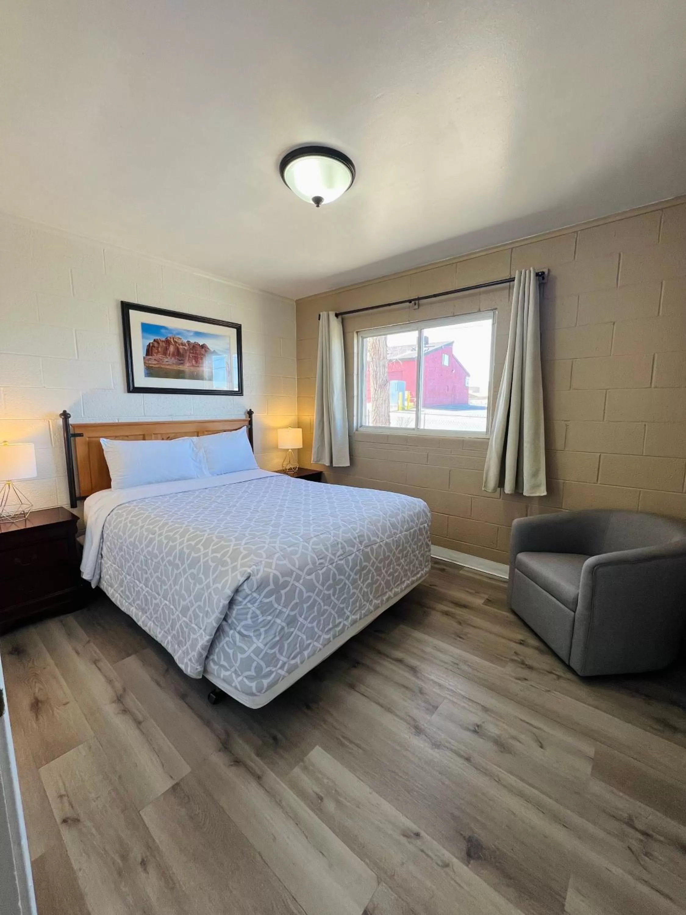 Bedroom, Bed in Lake Powell Motel & Apartments