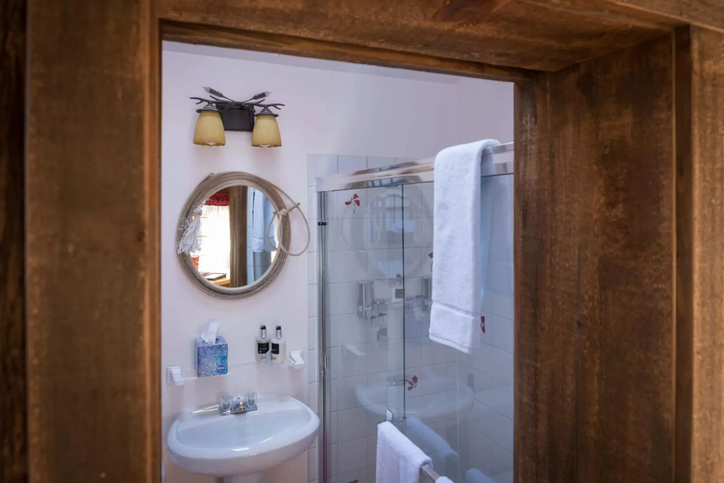 Bathroom in Romantic RiverSong Inn