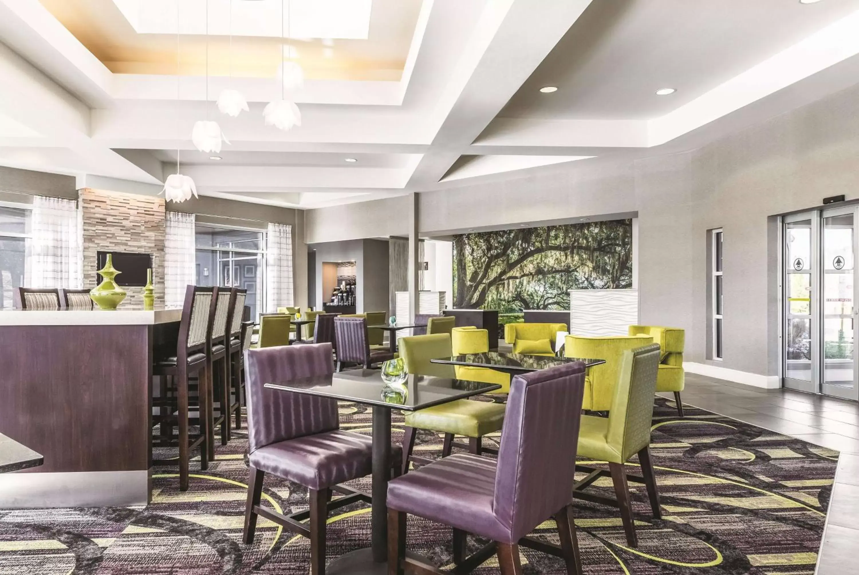 Lobby or reception, Restaurant/Places to Eat in La Quinta by Wyndham Alexandria Airport