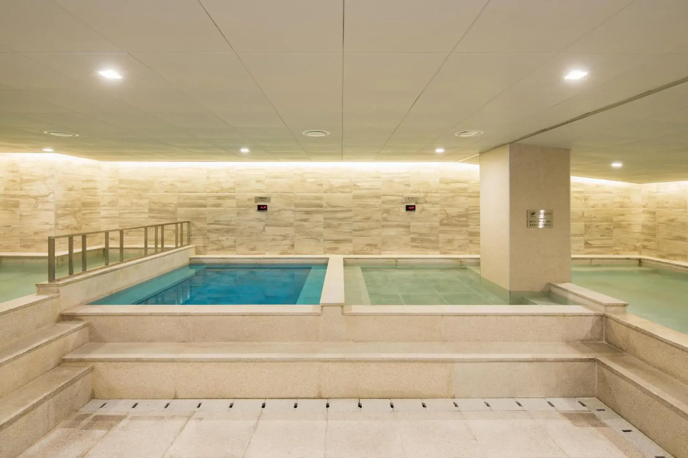 Sauna, Swimming Pool in Orakai Cheonggyesan Hotel