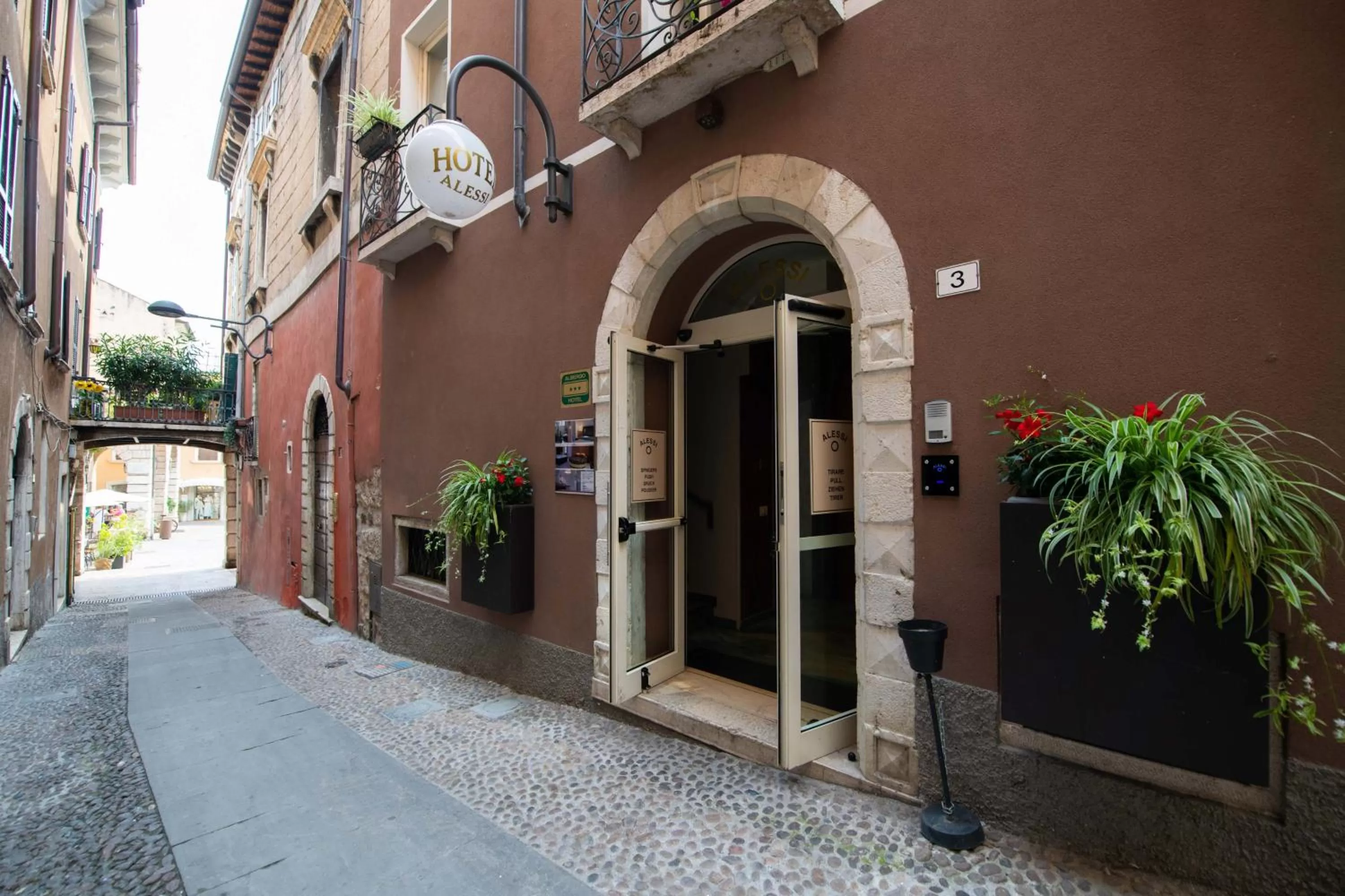 Property building in Alessi Hotel Trattoria