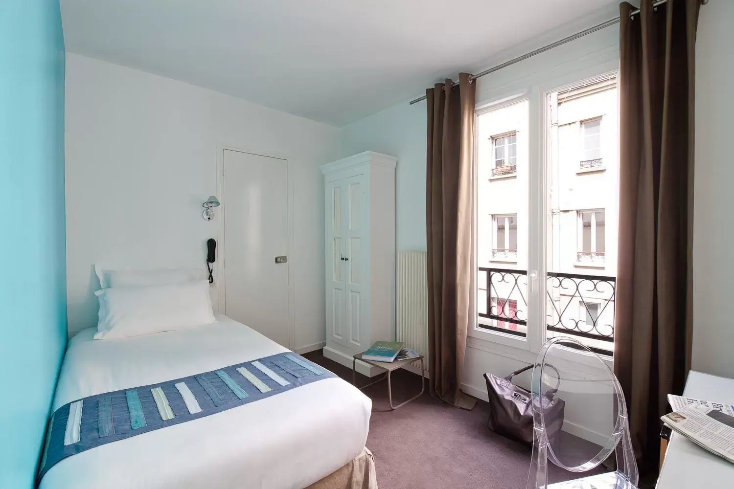 Bed in Hôtel Marais de Launay