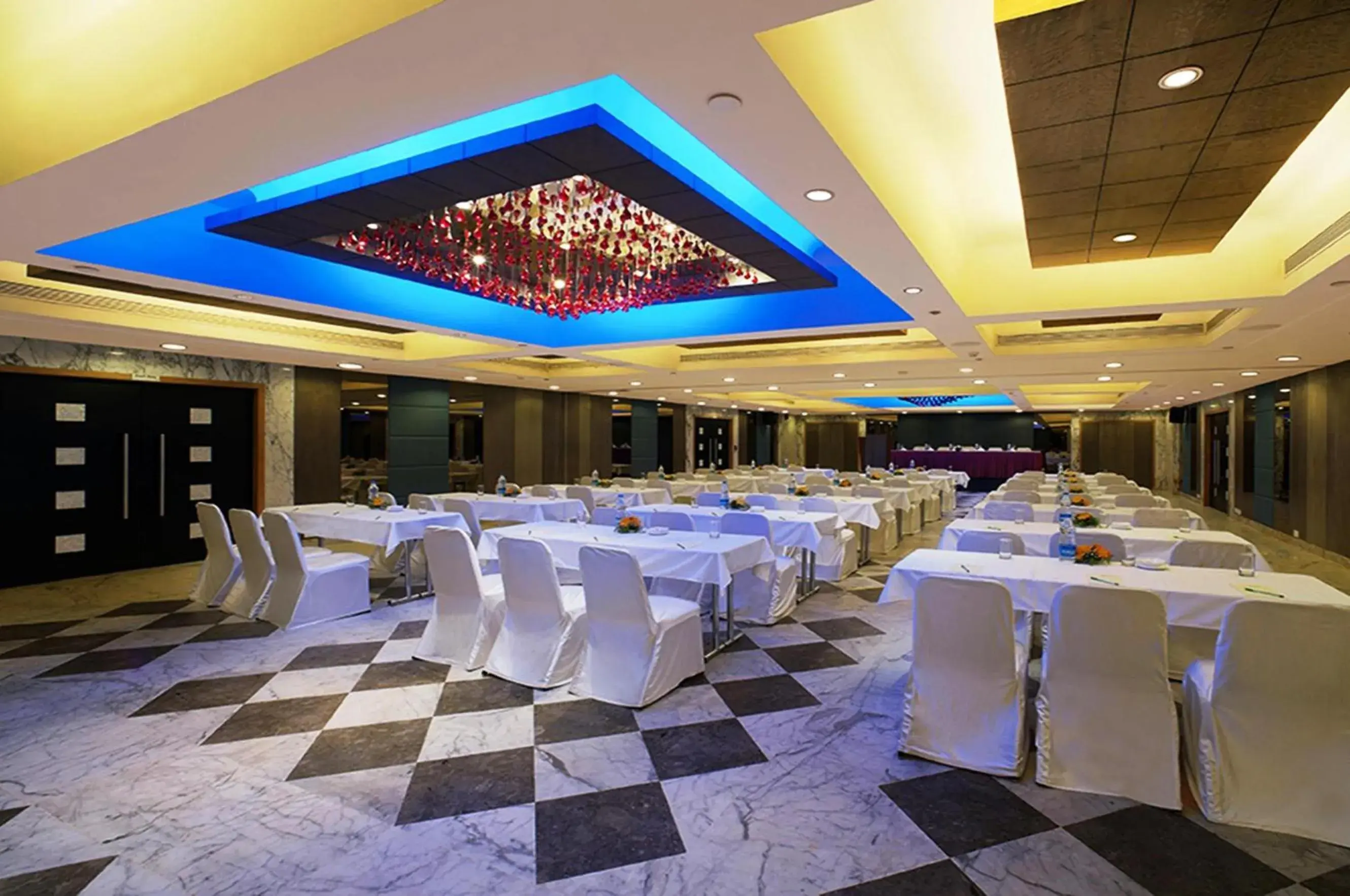 Banquet/Function facilities, Banquet Facilities in Radha Regent - Chennai