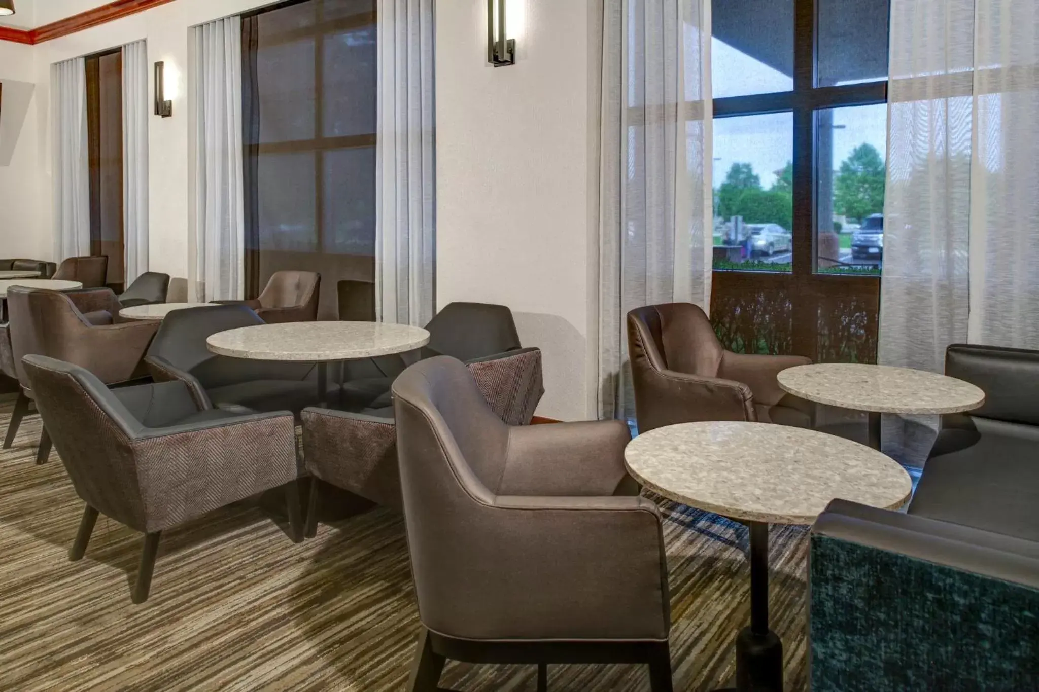 Property building, Seating Area in Candlewood Suites - Cincinnati Northeast - Mason, an IHG Hotel