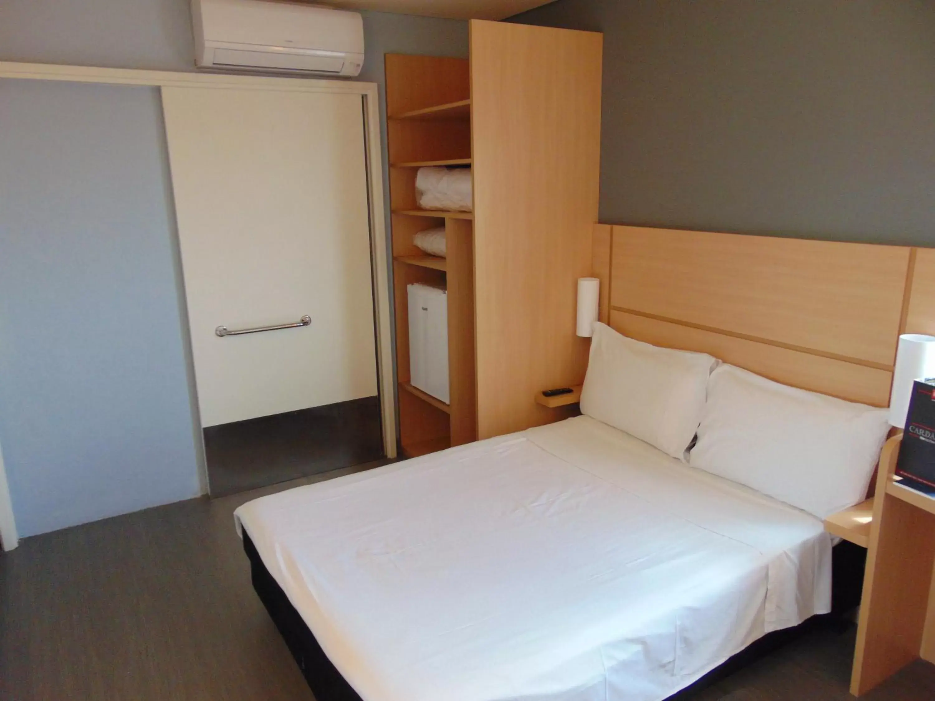 Facility for disabled guests, Bed in ibis Arapiraca