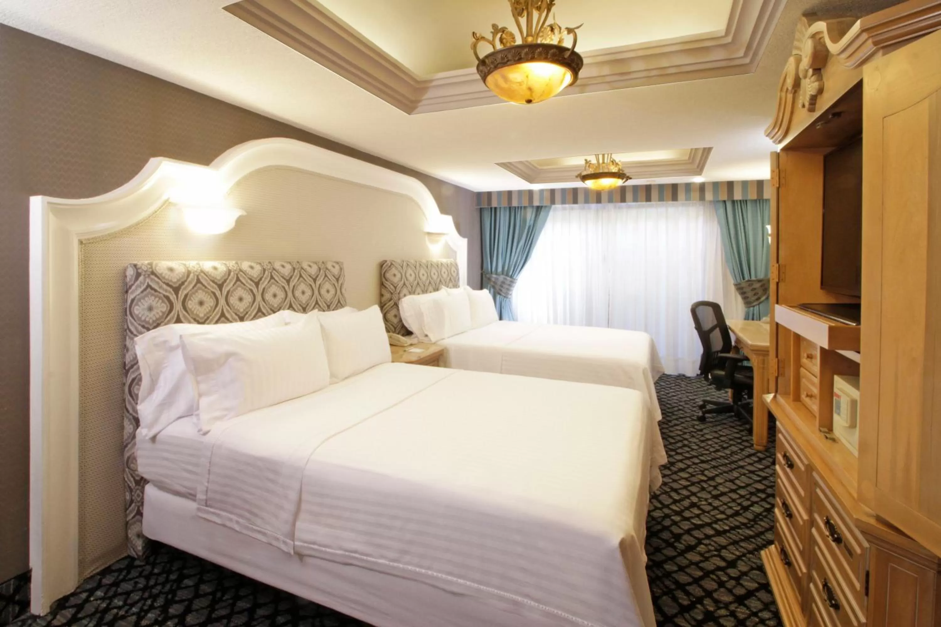 Photo of the whole room, Bed in Holiday Inn Queretaro Centro Historico by IHG