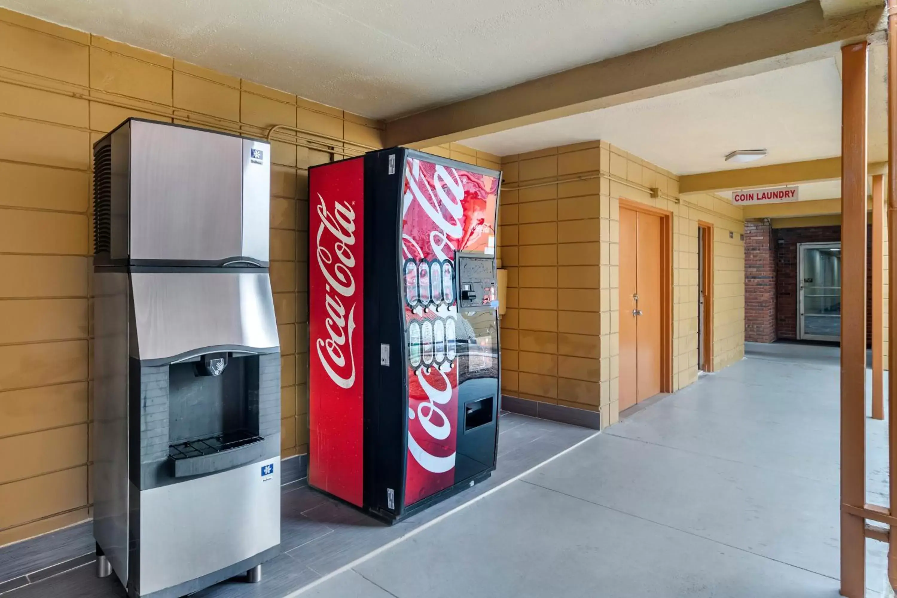 vending machine in Econo Lodge - Perry National Fair Ground Area