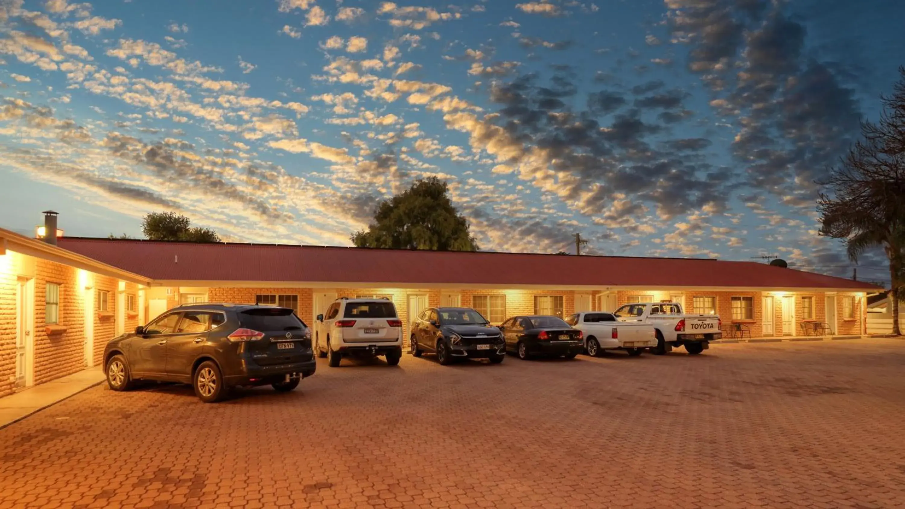 Parking, Property Building in Charles Rasp Motor Inn & Cottages