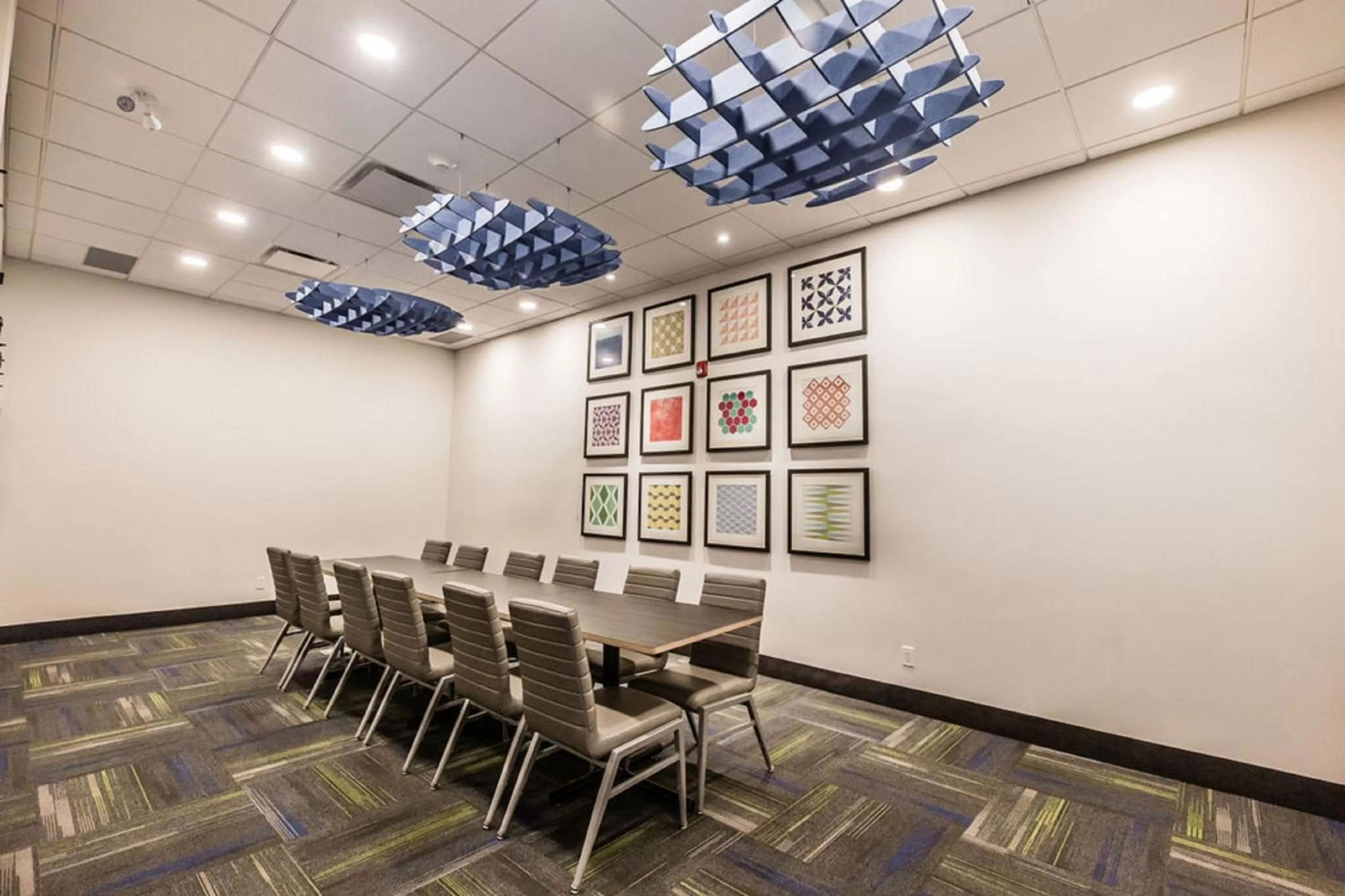 Meeting/conference room in Holiday Inn Express & Suites Edmonton N - St Albert by IHG